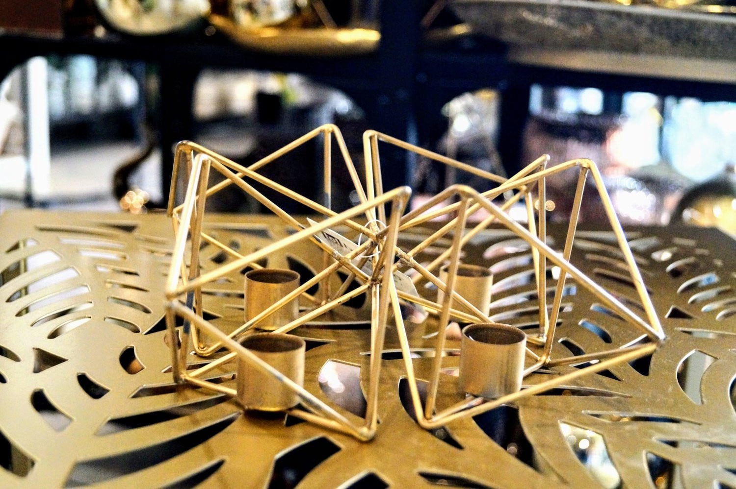 Kleine Gouden Kandelaar Spider - Stijlvolle Metalen Decoratie voor Taper kaarsen