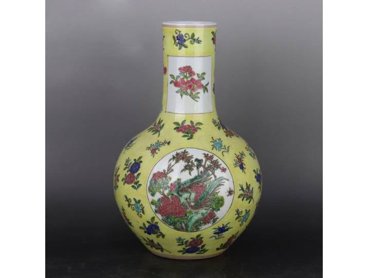 Qing Kangxi Famille Rose Vase Fenêtre Motif Fleur et Oiseau Vase Antique Porcelaine Maison Antique Porcelaine Collection