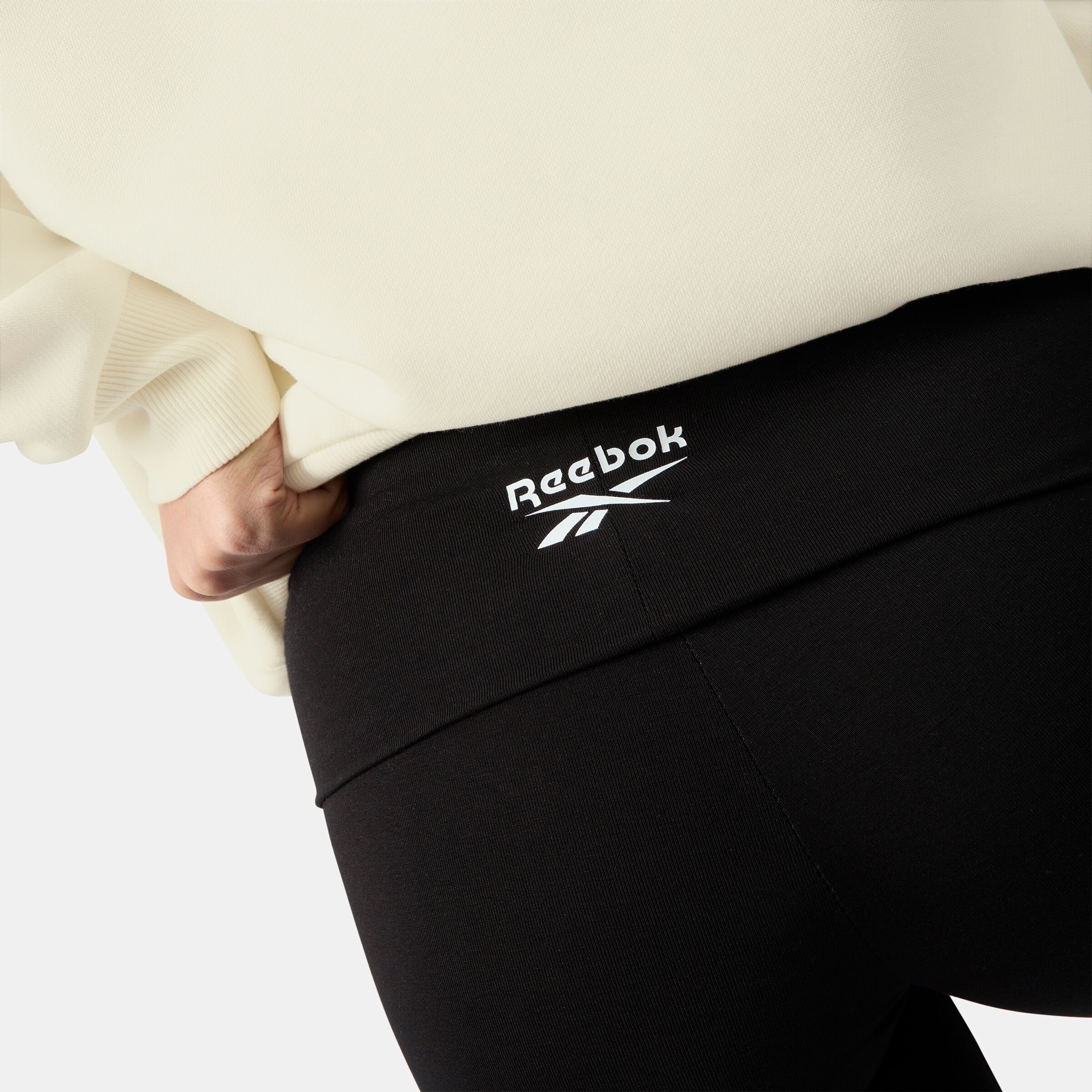 Leggings REEBOK "TARA SMALL LOGO FLARED LEGGINGS", Damen, Gr. M, N-Gr, schwarz, Obermaterial: 95% Baumwolle, 5% Elasthan, Hosen Leggings, sportlicher Stil schwarz M, N-Gr