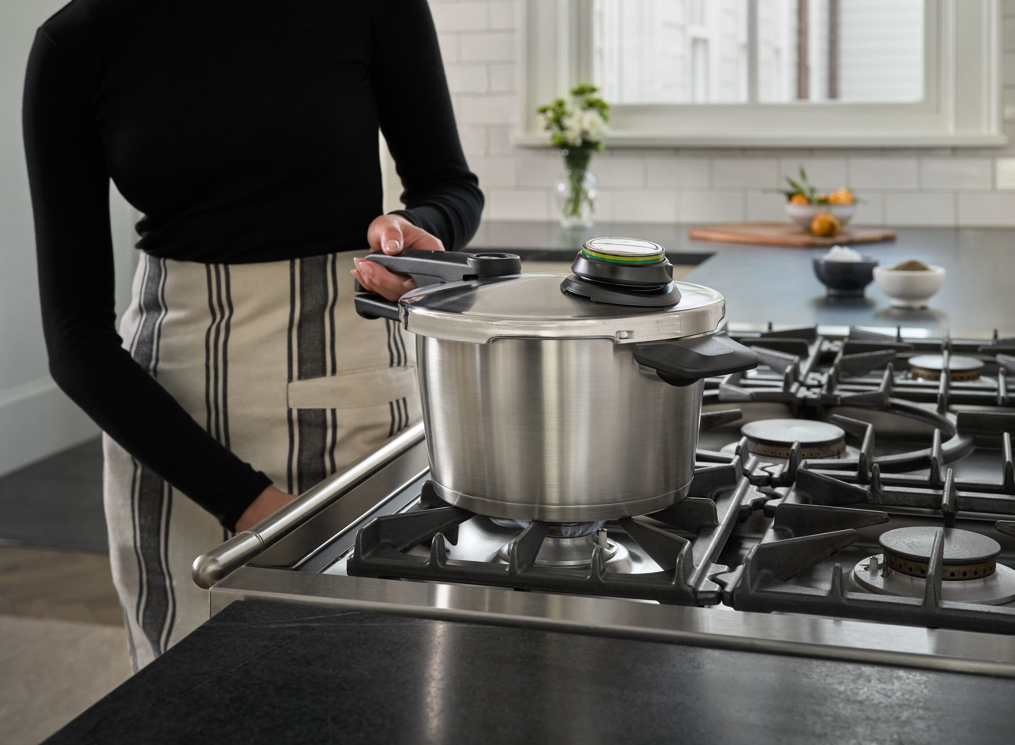 Schnellkochtopf FISSLER "Vitavit Premium Edelstahl Dampfkochtopf mit Einsatz Induktion", silber (silberfarben), H:16cm L:43cm Ø:22cm, Töpfe, Schnellkochtopf, Verriegelungsanzeige, Einstellbares Abdampfen, Einstellbare Kochstufen