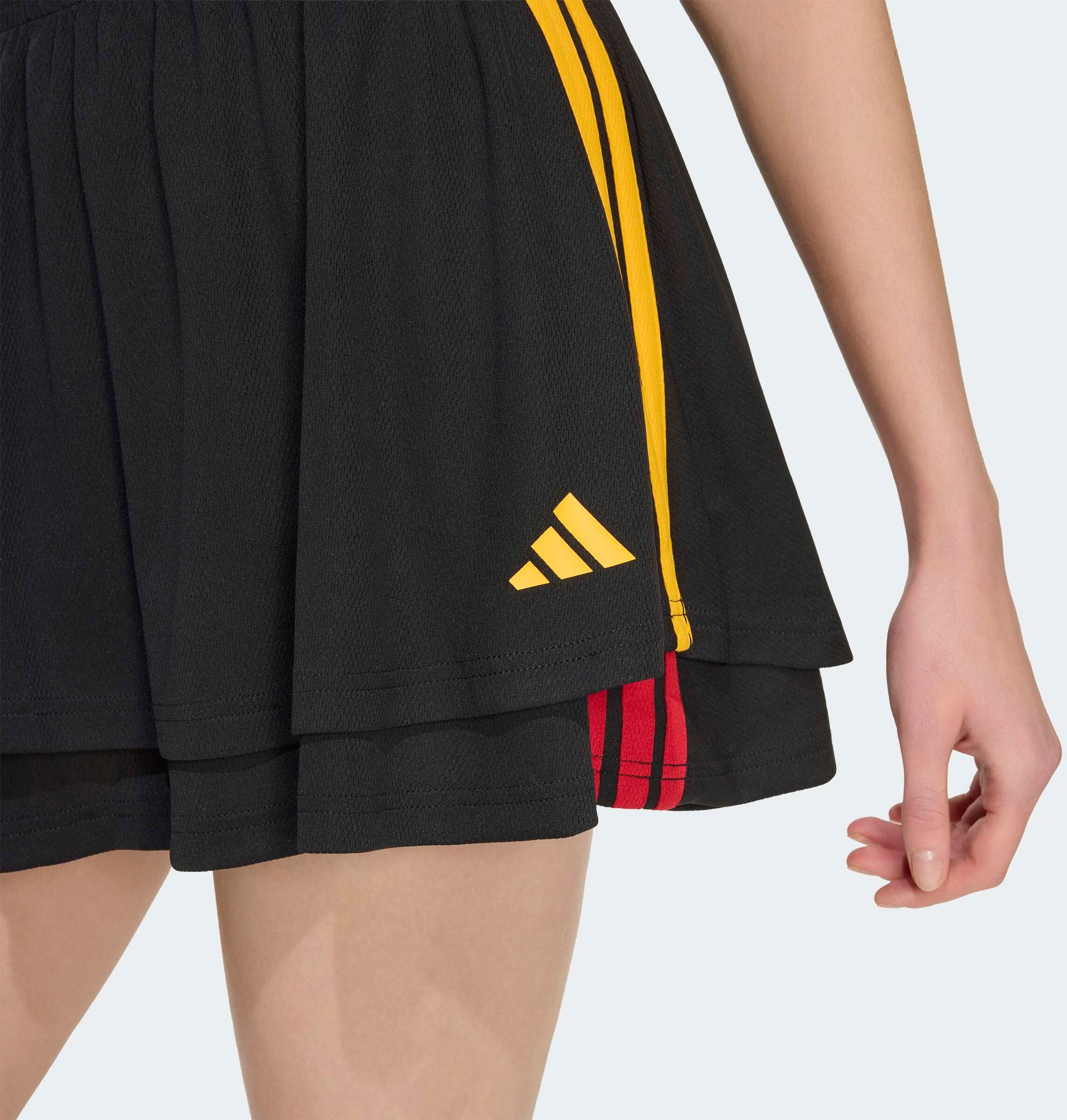 Sweatrock ADIDAS SPORTSWEAR "HOUSE OF TIRO", Damen, Gr. L, schwarz (schwarz, collegiate gold, team power rot 2), Obermaterial: 100% Polyester, Röcke Sweatrock schwarz, collegiate gold, team power rot 2 L