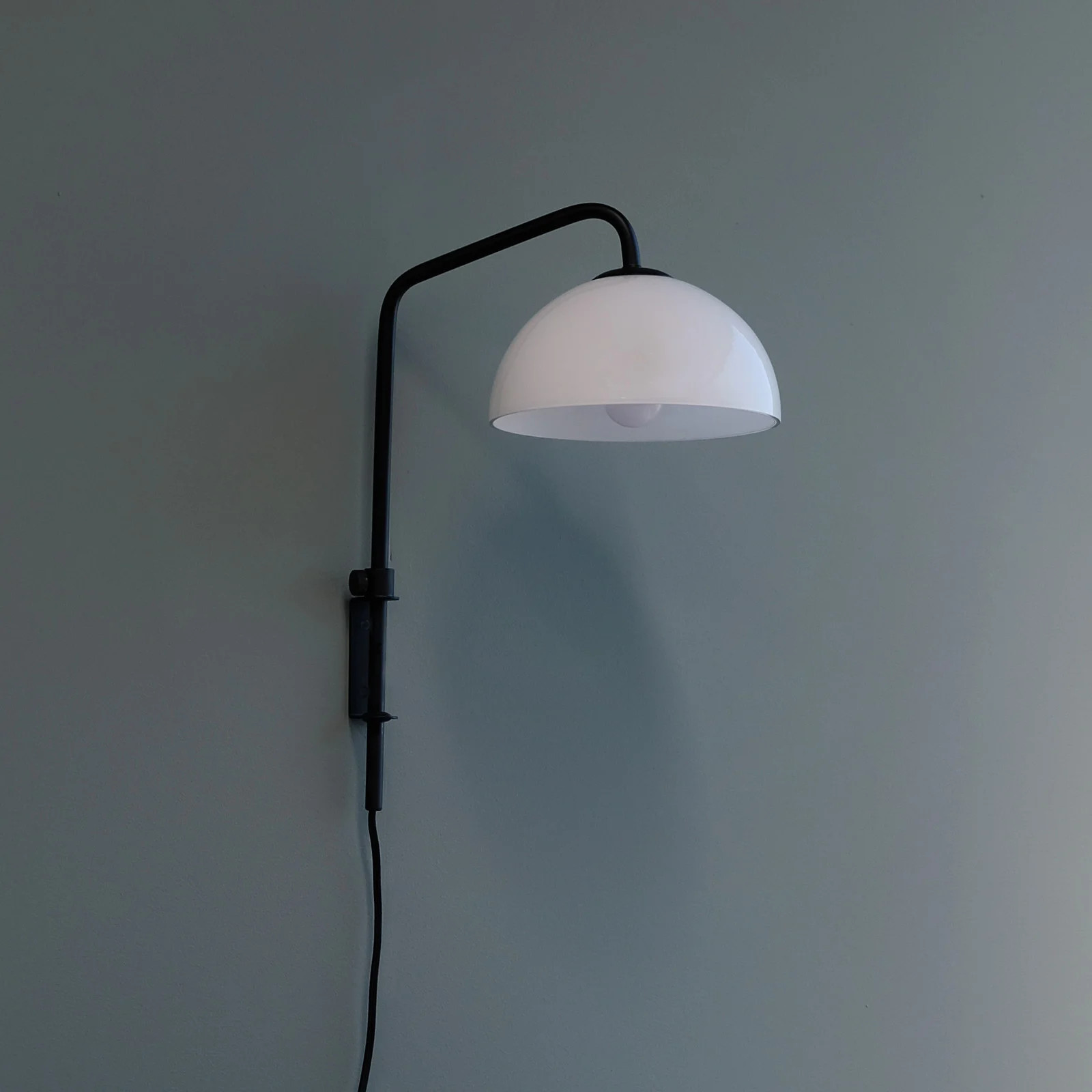 Dyberg Larsen Jazz Wandlamp Opal/Black