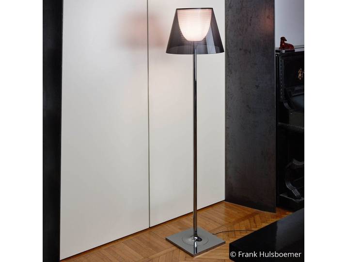 KTribe F2 Stehleuchte Smoke - Flos - Wohnzimmer - Design - Kunststoff - Mit Schirm