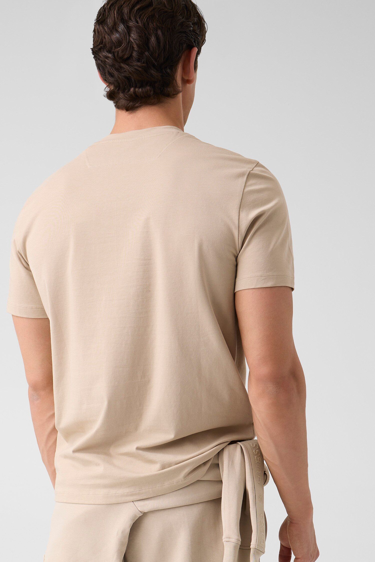 T-Shirt GUESS "PRAT", Herren, Gr. M, beige (beige blanco), Jersey, Obermaterial: 95% Baumwolle, 5% Elasthan, unifarben, regular fit normal, Rundhals, abgesteppte Kante, Shirts T-Shirt, Regular Fit, Logo-Stickerei