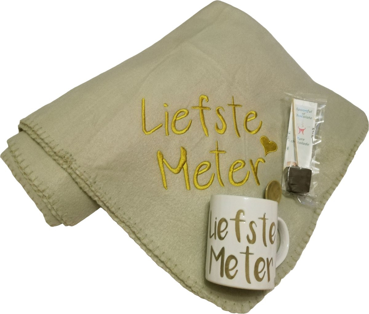 Relaxpakket met beige fleecedeken met borduursel Liefste Meter, mok en Spoonful of Chocolate