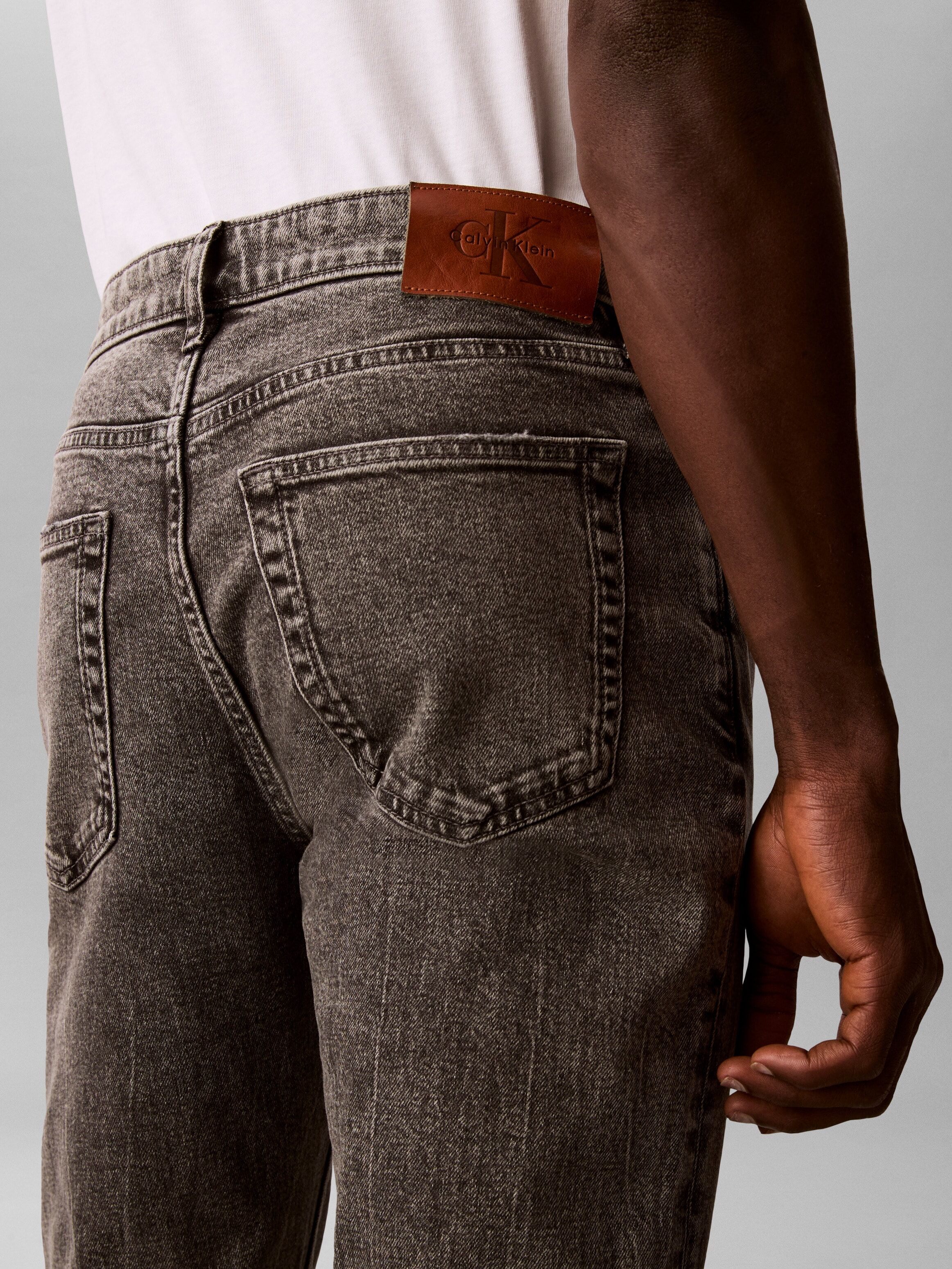 Calvin Klein "SLIM TAPER" mit Markenlabel