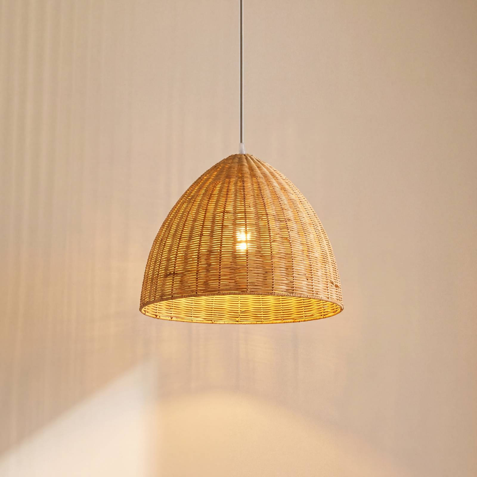 Lindby Laverne hanglamp, rotan en hout, bruin, Ø 40 cm, Scandinavisch design