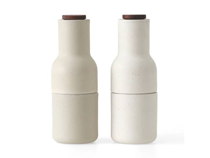 Audo Copenhagen Moulin à épices céramique Bottle Grinder Lot de 2 Sand (couvercle en noyer)