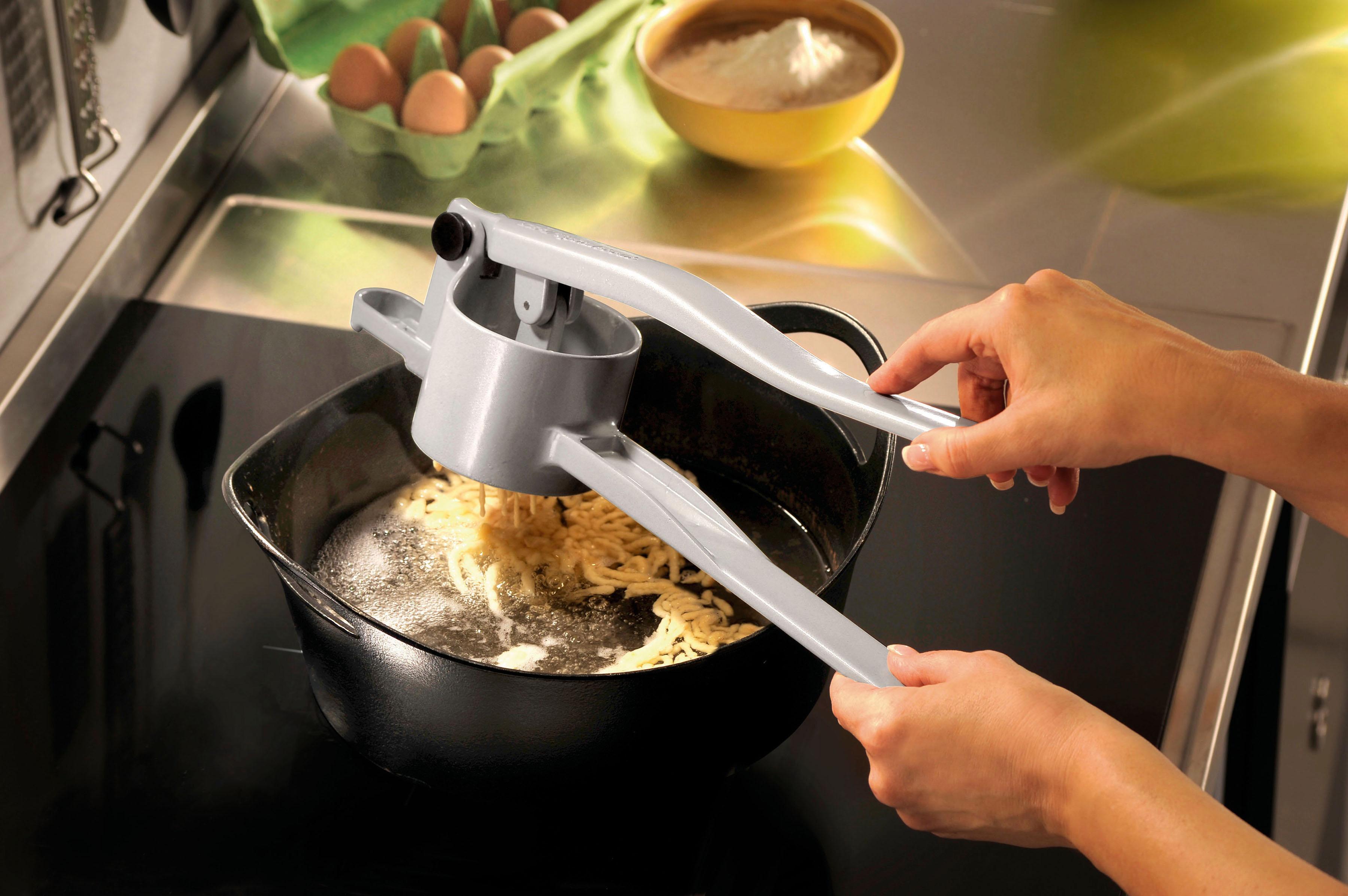 Kartoffelpresse GEFU "SPÄTZLEBOUB", silber (silberfarben), B:9cm L:41cm, Aluminiumguss, Küchenpressen, Kartoffelpresse silberfarben Einheitsgröße