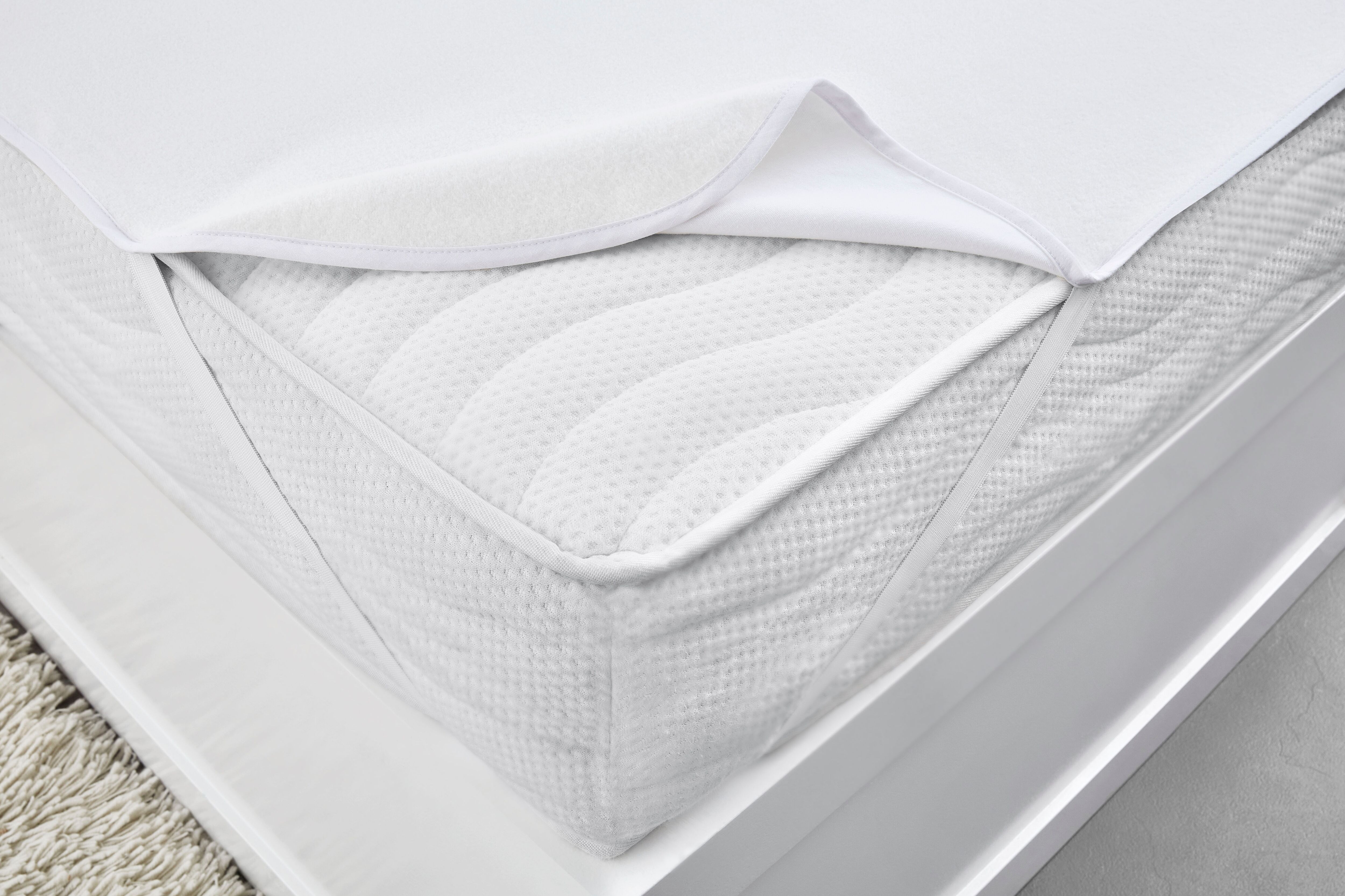 Bettlaken PRIMERA "Nola - Die Flexible" Matratzenauflage", weiss (weiß), B:140cm L:200cm, Frottee, Obermaterial: 80% Baumwolle, 20% Polyester, Bettlaken, Bettlaken, FAMILIENHELD mit einer kuschelweichen Oberseite weiß B/L: 140cm x 200cm, 1 Stk., Frottee, 