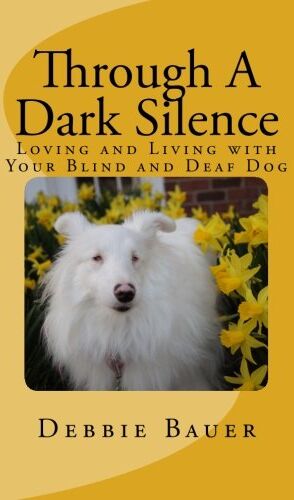 Debbie Bauer - Through A Dark Silence: Loving and Living with Your Blind and Deaf Dog - Preis vom 04.10.2026 03:51:26 h