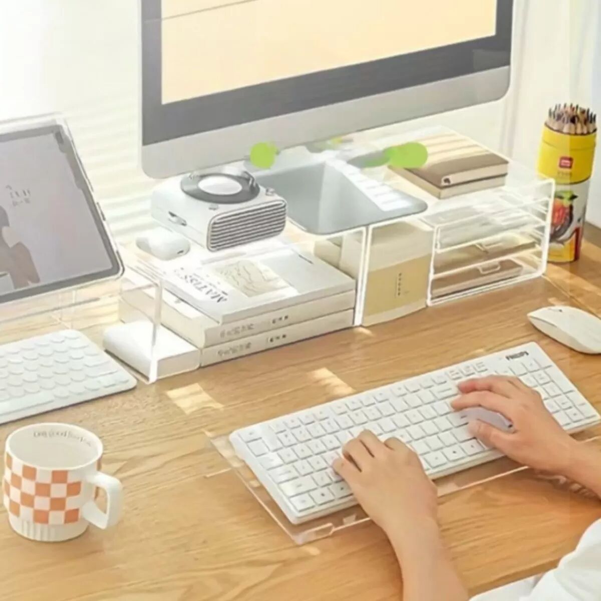 INF Transparenter Acryl-Tastaturständer mit Anti-Rutsch-Streifen - Ergonomische Tippunterstützung S