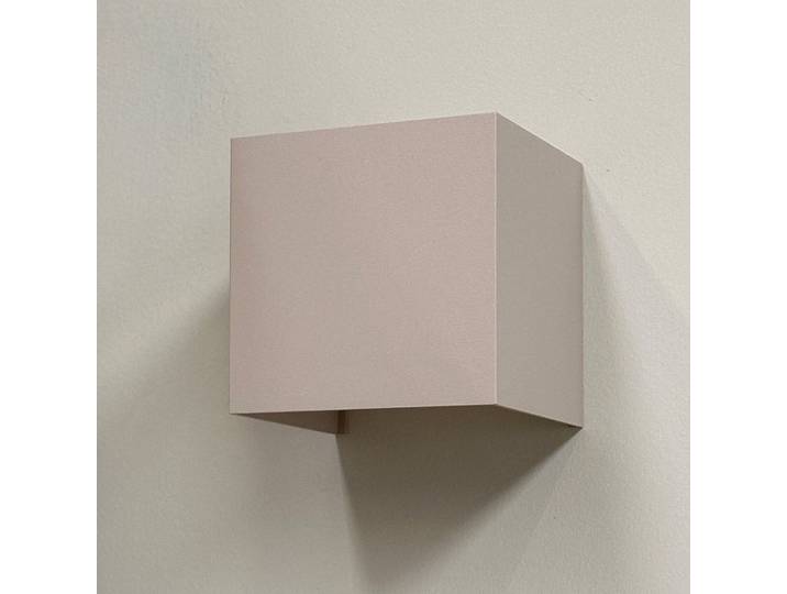 Venus Applique Murale 10x10 Beige - Dyberg Larsen - Salon / séjour - Design - Aluminium - Angulaire