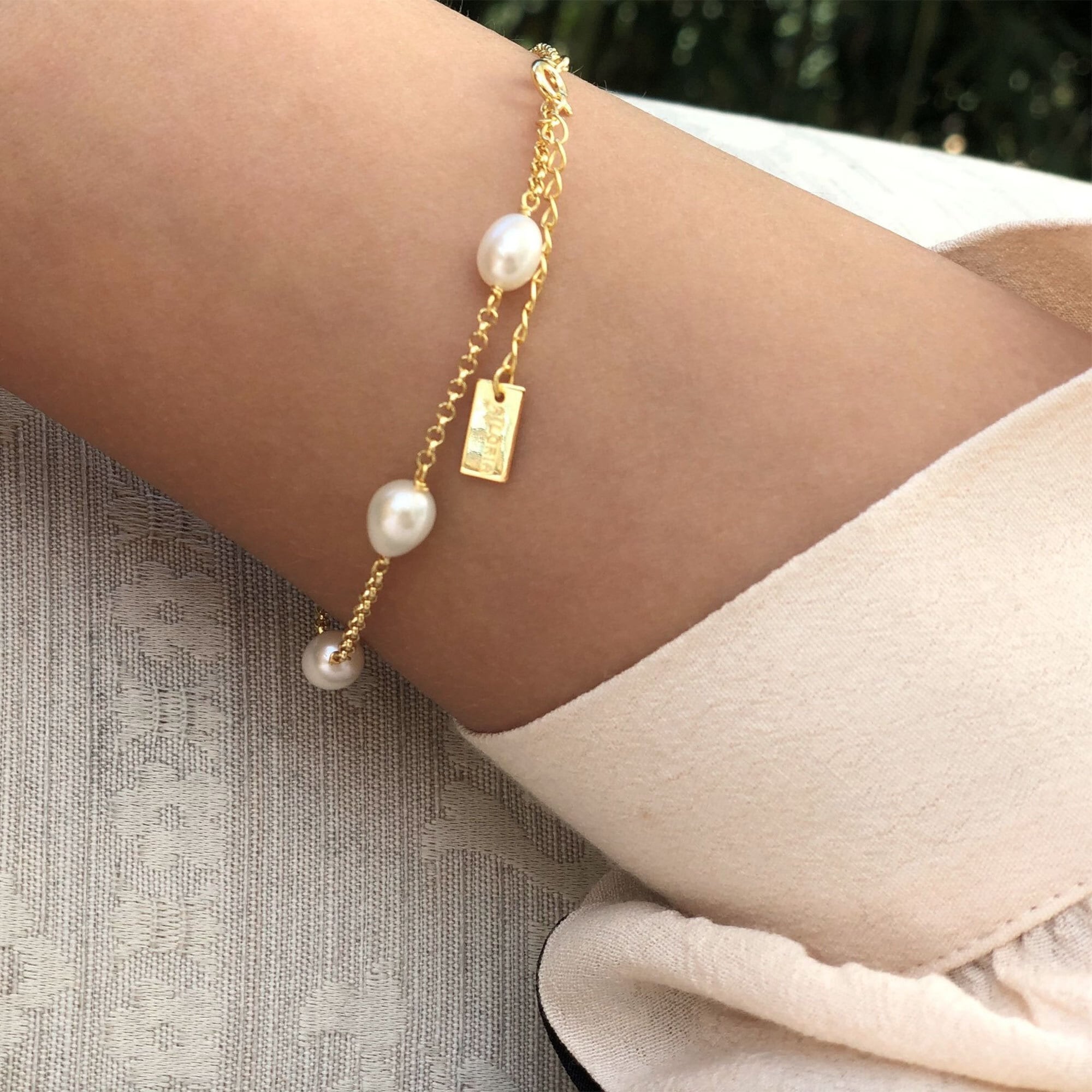 Armband AILORIA "Armband gold/weiße Perle SHIZUKA", weiß, Armbänder, Kinder, Perlen, Armband