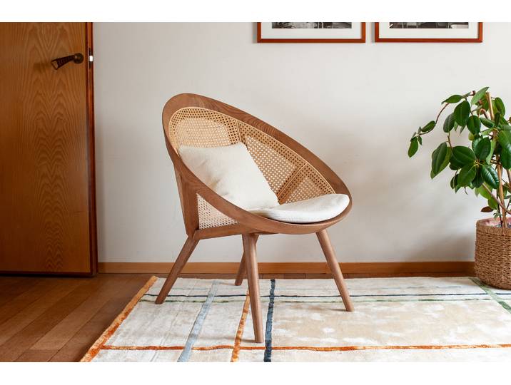 Fauteuil couleur chêne miel en frêne massif et osier Cocon
