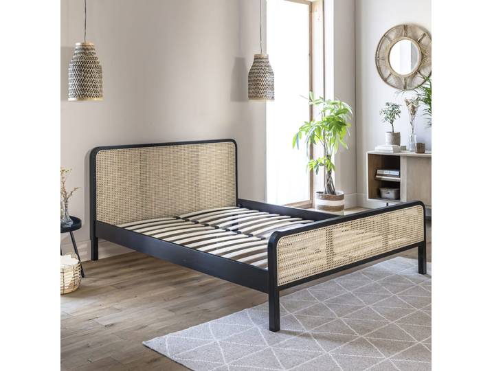 Lit en pin massif noir et cannage 140x200