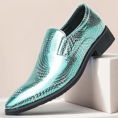 Türkisfarbene Slipper mit metallischem Schlangenprint für Herren – trendig, modern, perfekt für legere Ausflüge und modische Events