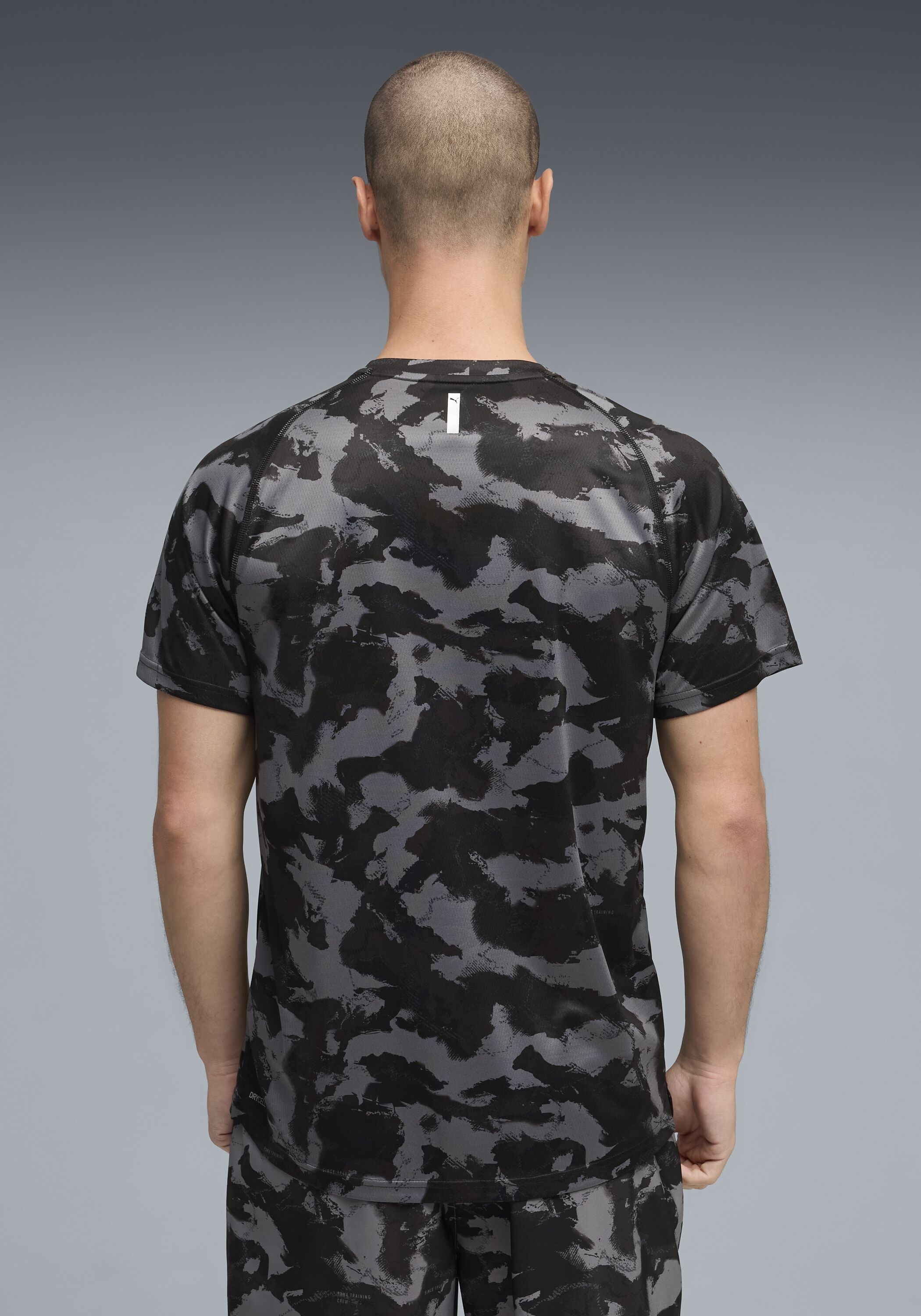 Trainingsshirt PUMA "M PWRTRAIN AOP TEE", Herren, Gr. XL, schwarz-weiss (puma schwarz), Web, Obermaterial: 100% Polyester, gemustert, regular fit normal, Rundhals, Shirts Trainingsshirt, Regular Fit, kurze Ärmel, für Fitness und sportliche Aktivitäten pum