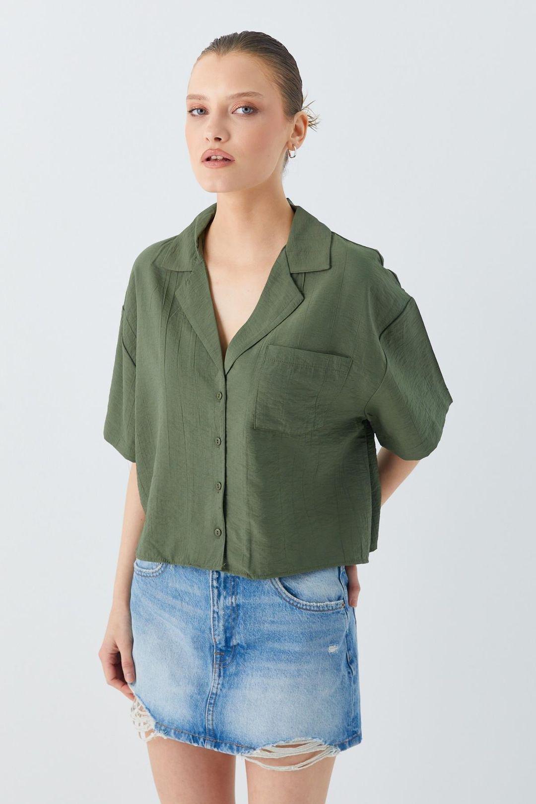 Lockere Passform Button-Up Crop-Shirt mit Tasche