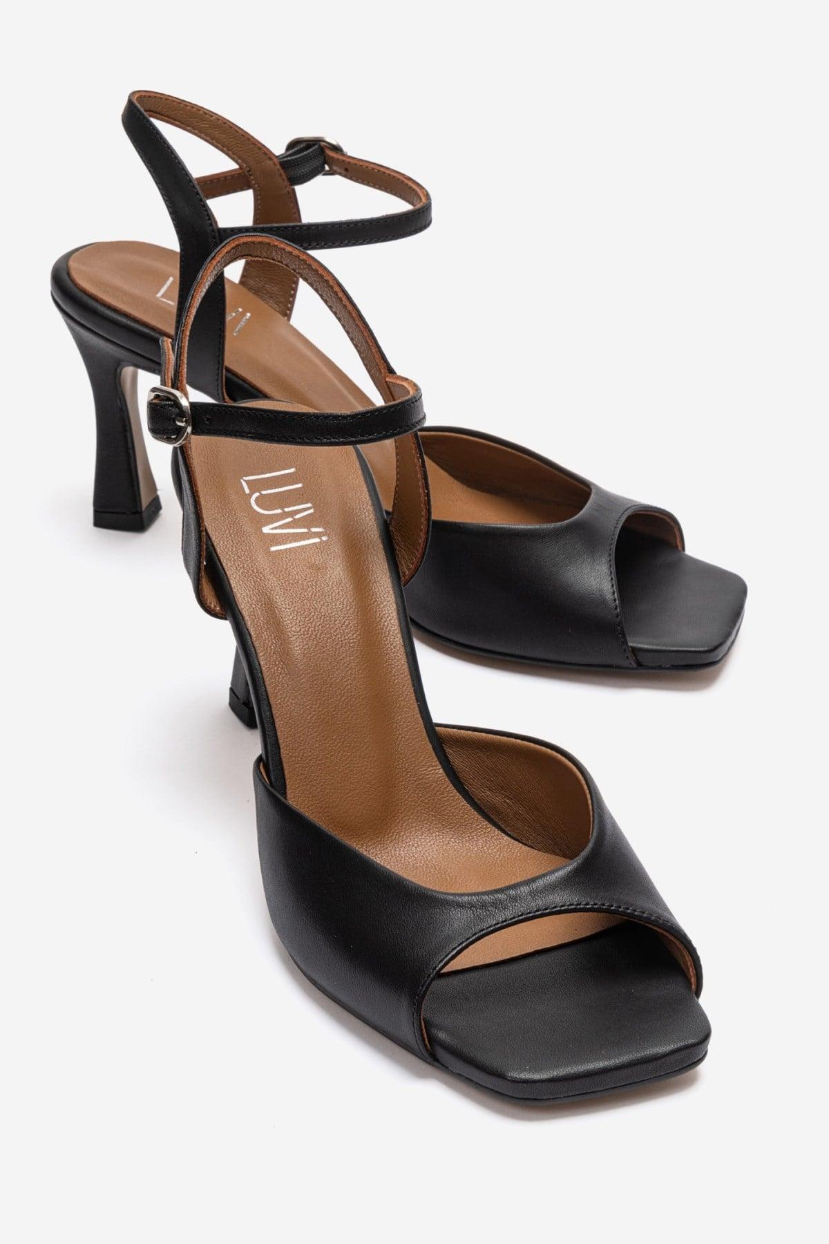 Elvia Leder Stiletto Knöchelriemen Sandale (Damen)