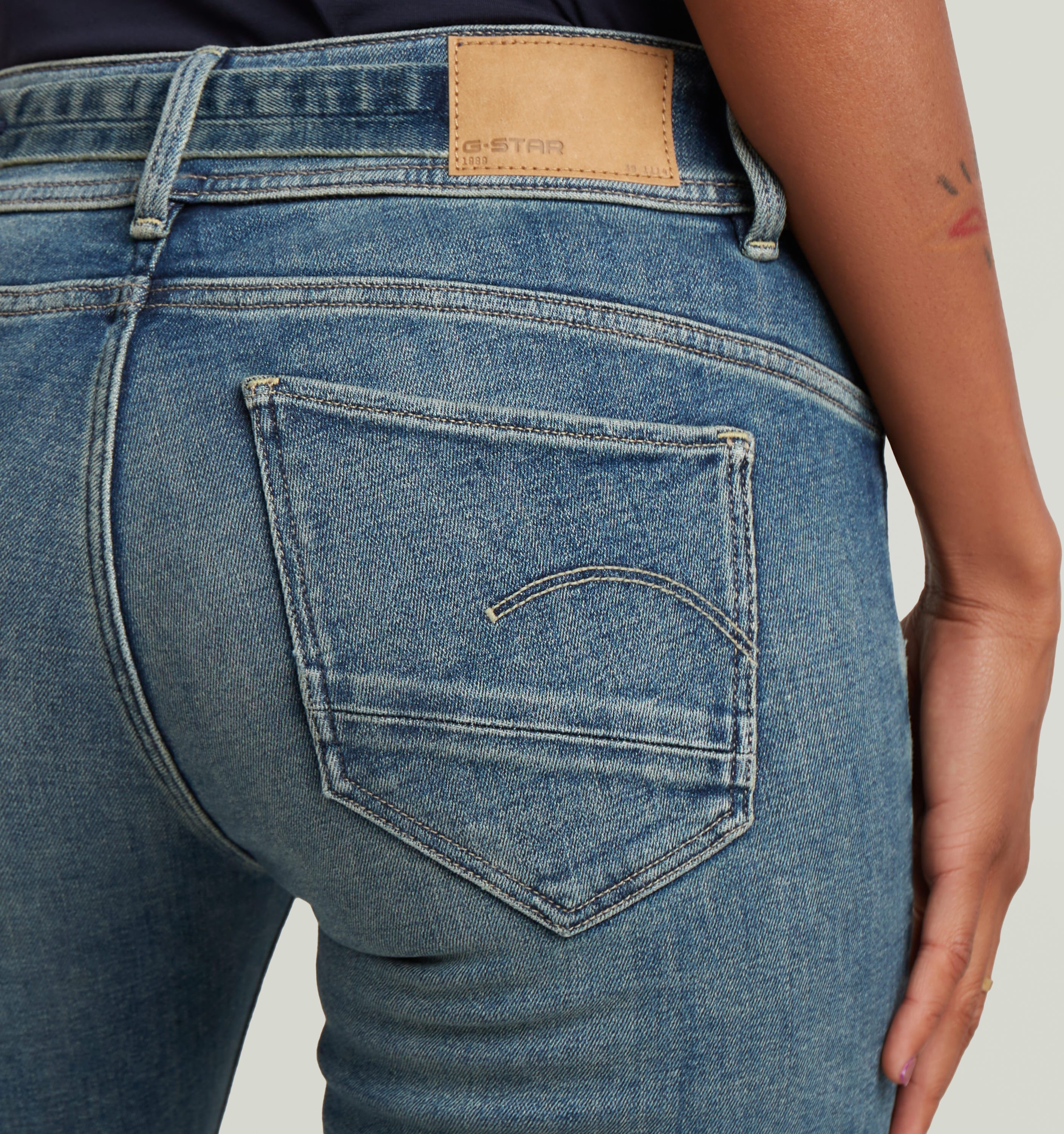 G-STAR "Midge" 5-Pocket-Design mit markanten Steppnähten antique faded scorodite 26, Länge 30