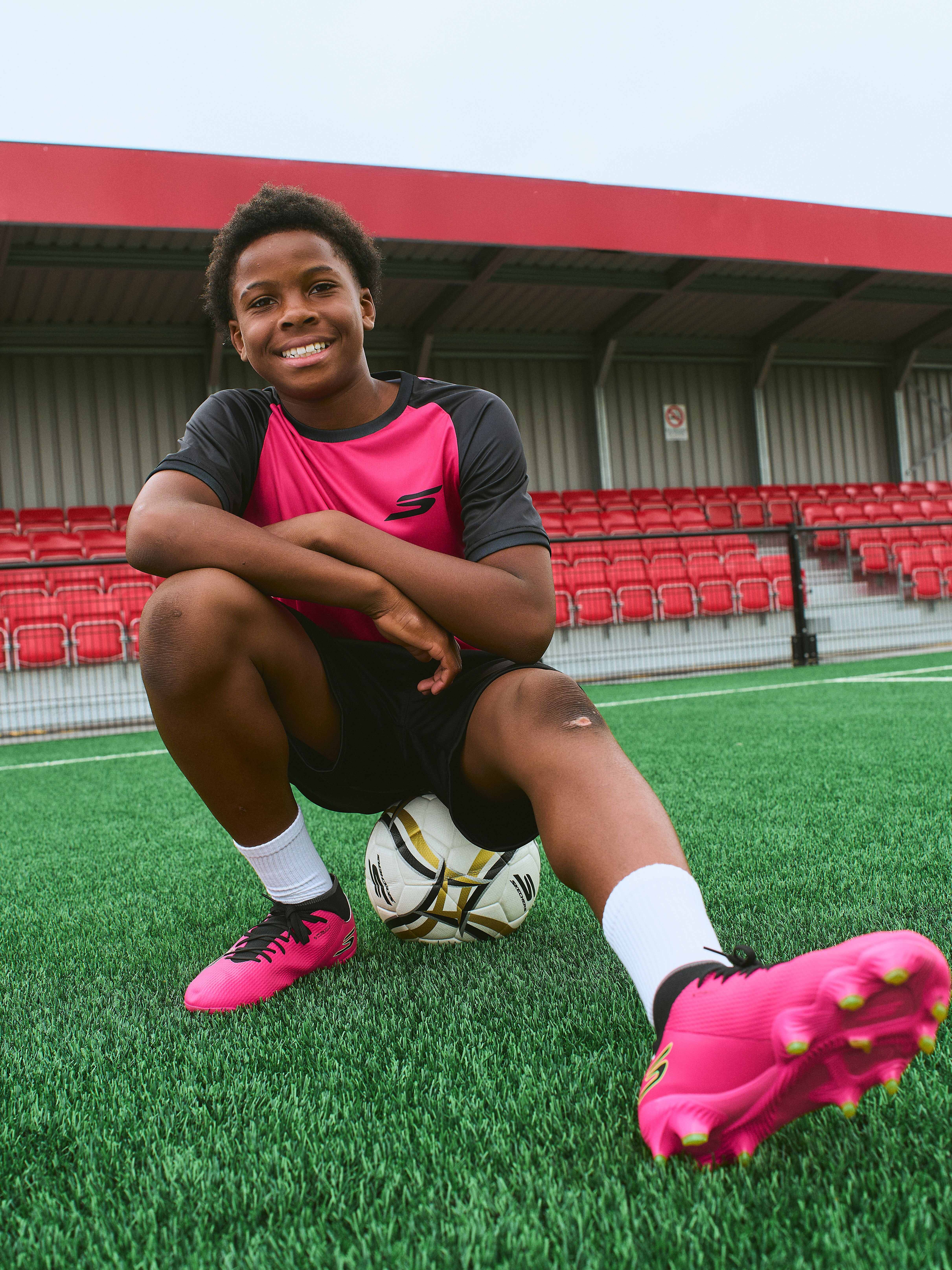 Fussballschuh SKECHERS "JR YOUTH FG, Skechers Skx_2 Jr Youth Mg", Jungen, Gr. 34, Textil, pink (pkbk pink), Lederimitat, Schuhe Fussballschuh, Kunstrasenschuh unterstützt multidirektionale Bewegungen pkbk pink 34, Textil