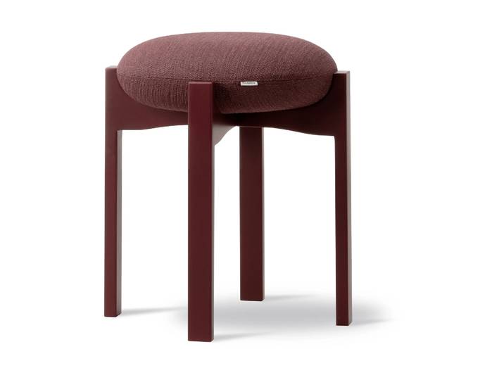 Fredericia Furniture Tabouret Pioneer bas Odino RC43 bordeaux-bordeaux hêtre