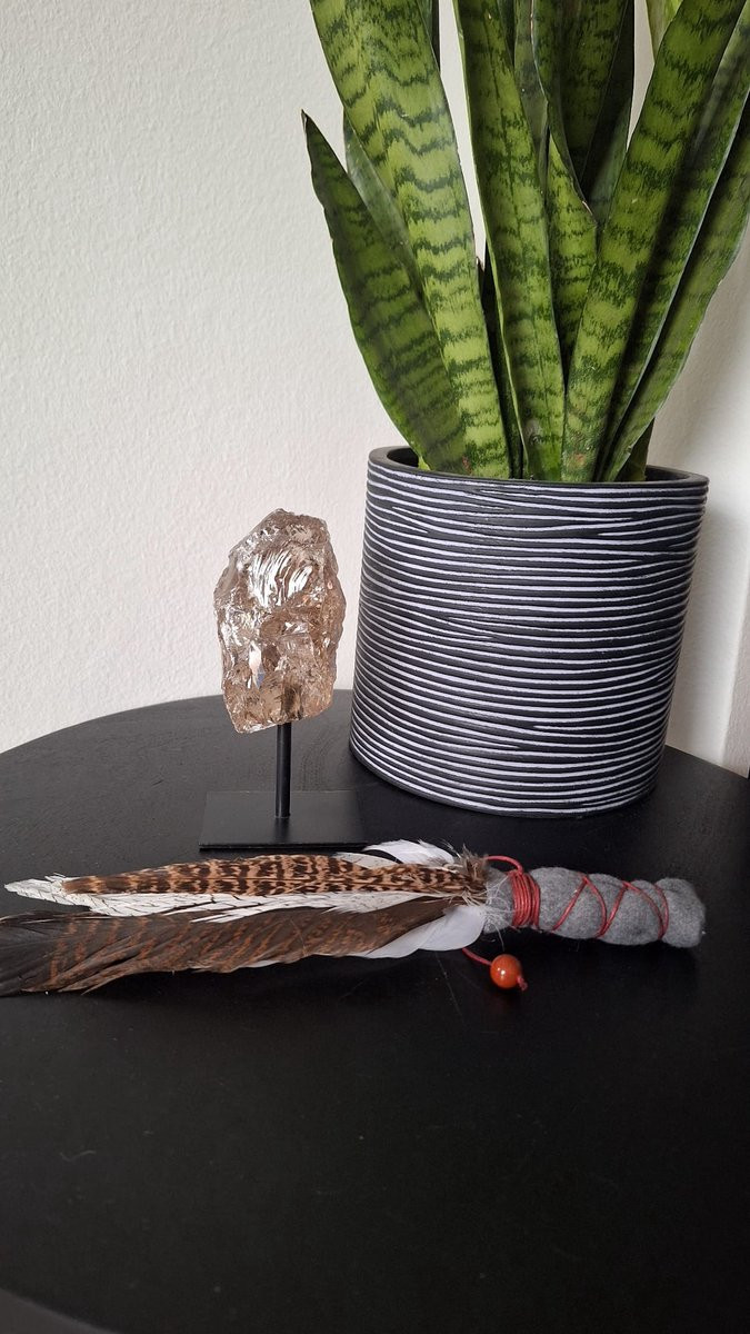 Healing Magic 777 Rookkwarts op standaard - Aardende edelsteen