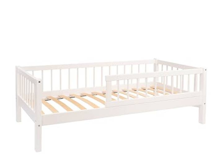 Alije Kinderbett Bett mit Rausfallschutz 90x180 Weiß NINA Lattenrost Bettgestell aus Kiefer Holz für Haus Kinder Jungen & Mädchen - Holzbett Baby Kinderzimmer Junge Deko