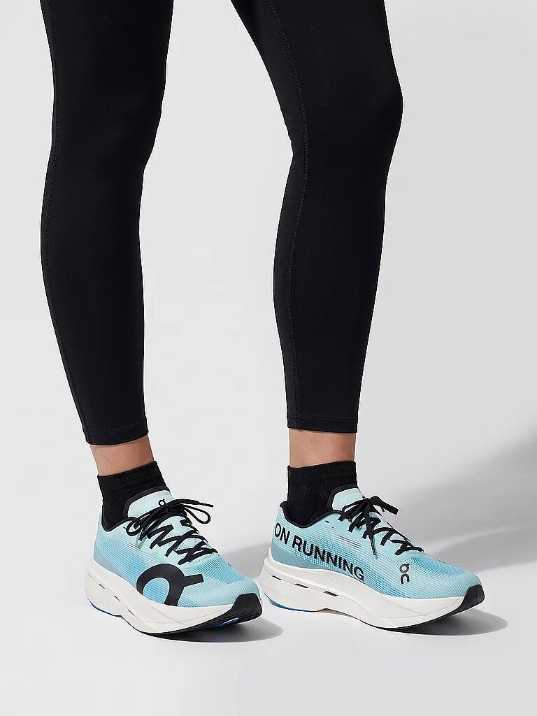 ON Damen Wettkampfschuhe Cloudboom Volt hellblau   39 W