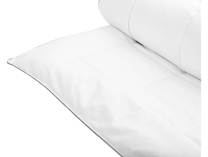 BELIANI Bettdecke Weiß Mikrofaser und Japara Baumwolle 135 x 200 cm Warm für Winter Monochromatisch Steppdecke Steppbett mit Paspel Schlafzimmer