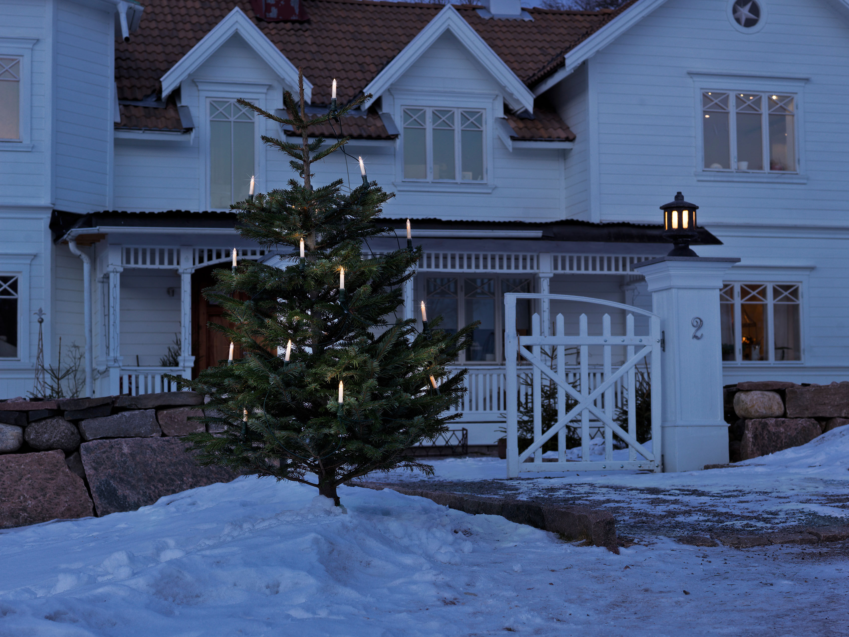 KONSTSMIDE Christbaumkerzen, weiß, Dioden 16 Stk. Flammen 16 Stk., Gesamtlänge 12,1m, Lichterketten, Baumkette, Schaftkerzen, teilbarer Stecker, 16 klare Birnen, Christbaumkerzen