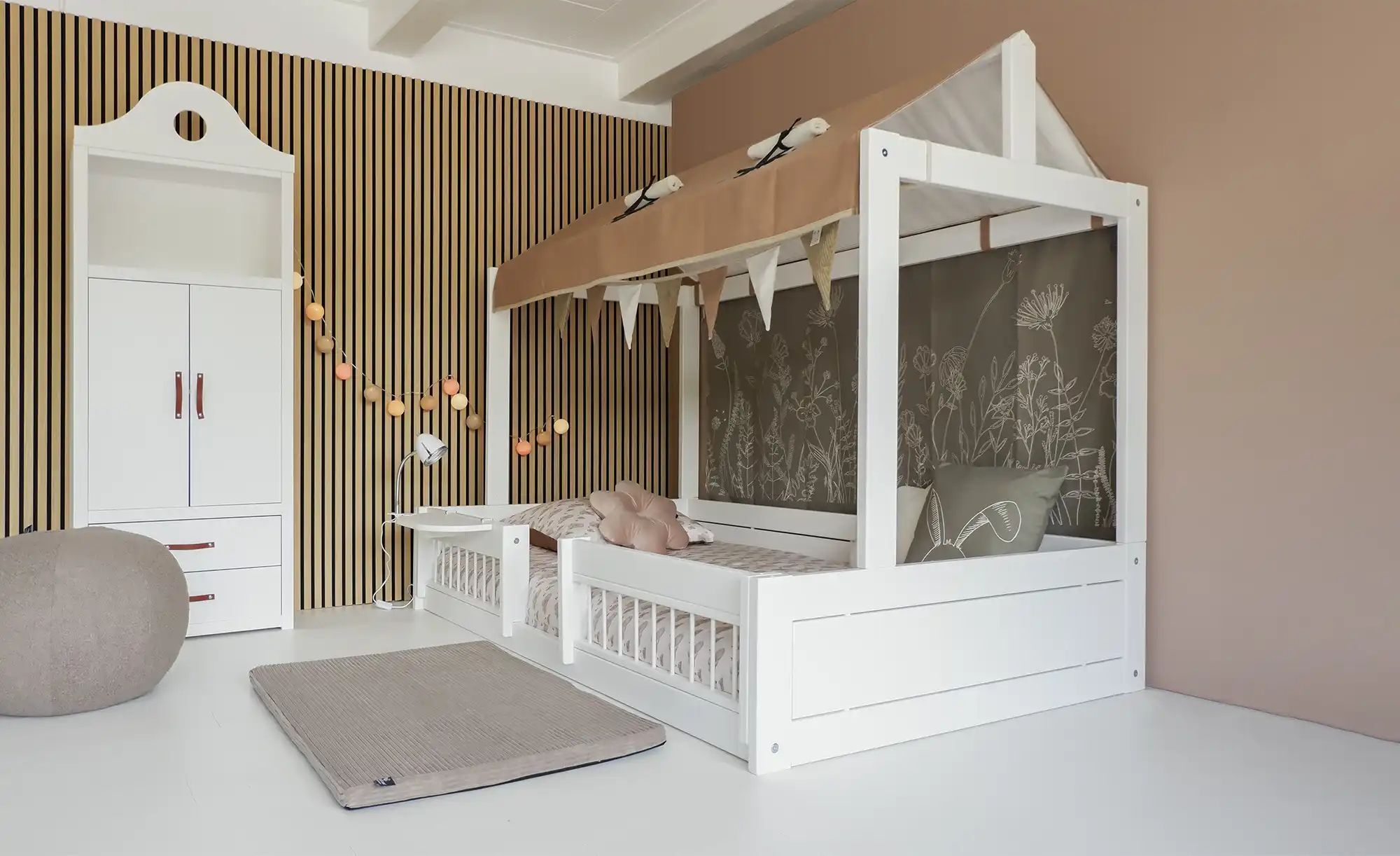 Lifetime Hausbett  Montessori ¦ weiß ¦ Maße (cm): B: 132 H: 47