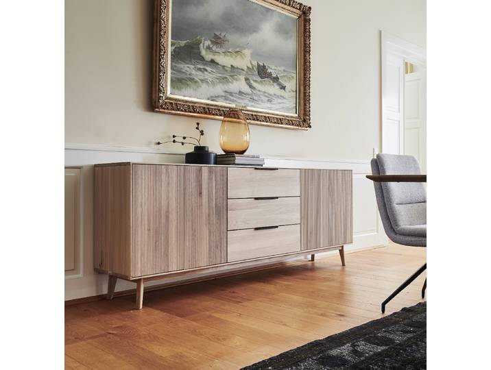 Anrichte Edinburgh aus massiver Wildeiche mit geriffelter Front - 210 cm breit – Montierte Lieferung – 3%-Vorkasse-Rabatt