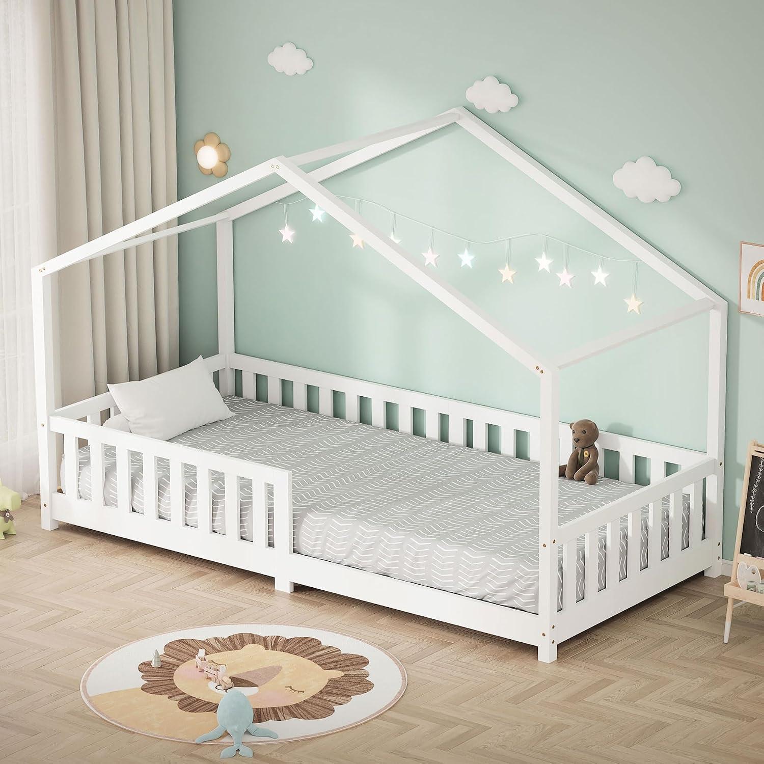 Kinderbett, Etagenbett, 90x200 cm, Weiß, Massivholz (Fichte) - Mit Dach und Schutzgitter, Montessori-Bodenbett, Juniorbett