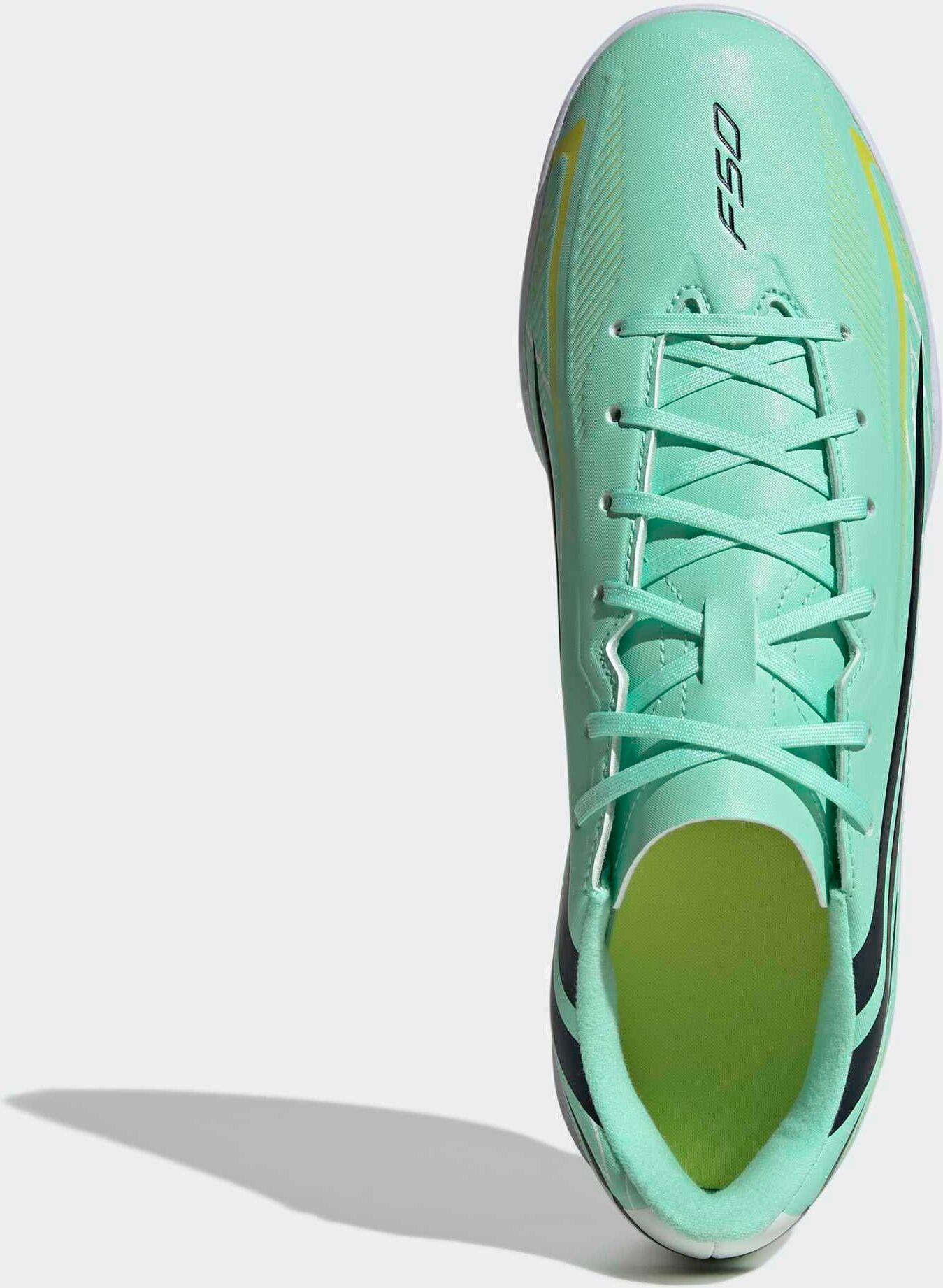 Fußballschuh ADIDAS PERFORMANCE "F50 HYPERFAST CLUB", Gr. 44, grün (pulse mint, night navy, solar lemon), Synthetik, Schuhe Fußballschuh, für Hallenboden