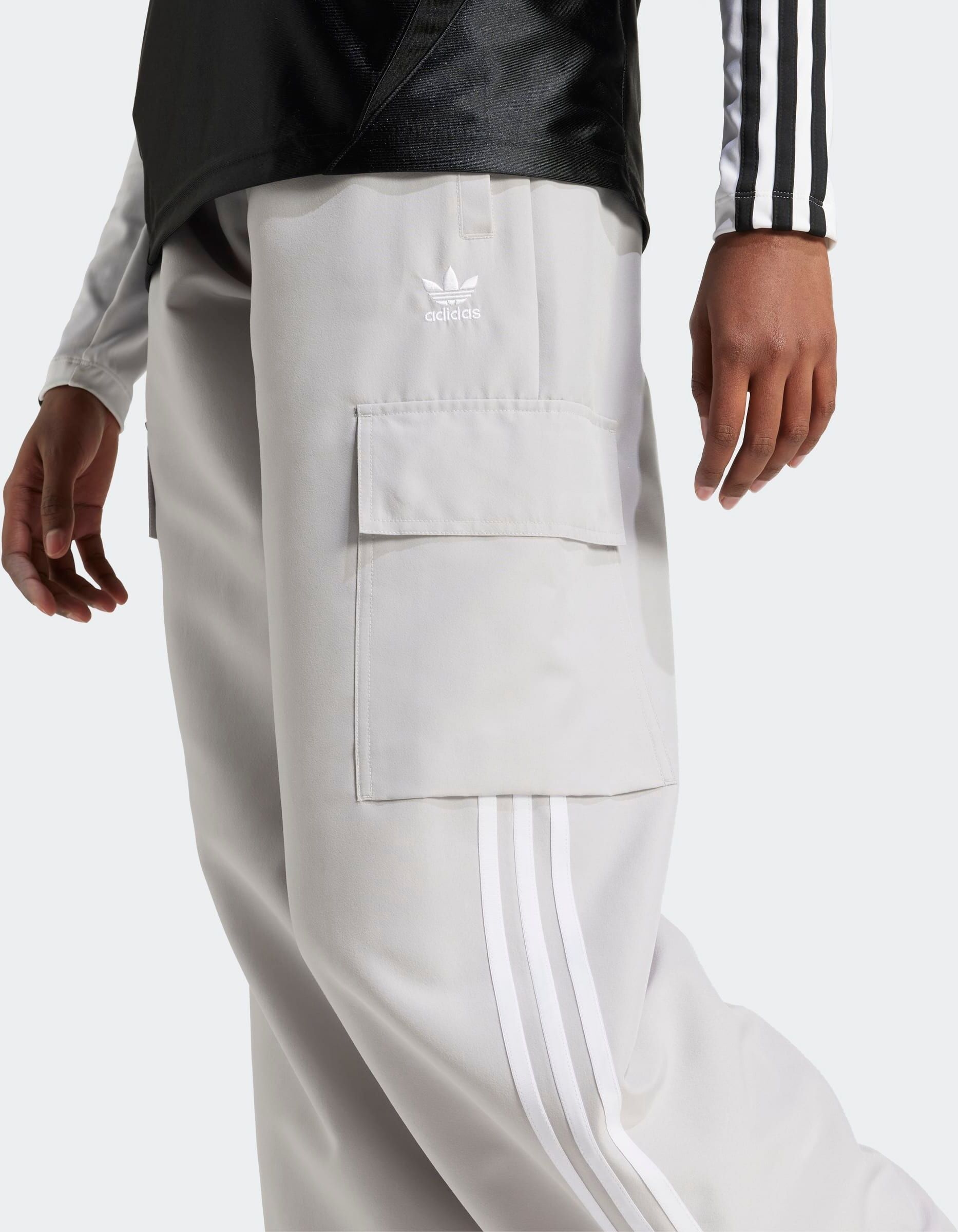 Sporthose ADIDAS ORIGINALS "ADIDAS ORIGINALS ADICOLOR", Damen, Gr. XL, N-Gr, grau (grau two, normal, gr.), Obermaterial: 100% Polyester, Hosen Sporthose grau two, normal, gr. XL, N-Gr