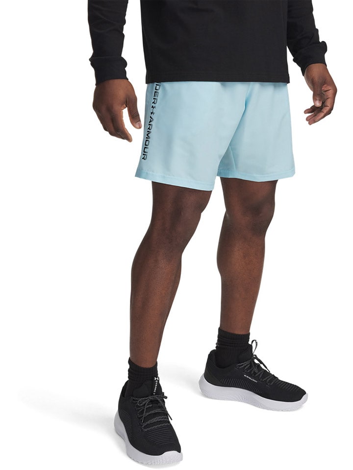 Under Armour Trainingsshorts in Hellblau - L