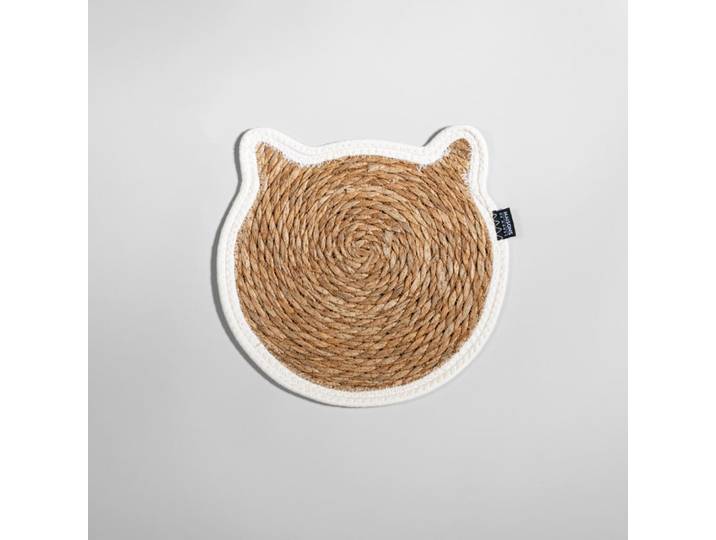 Beige und weiße, katzenkopfförmige Futternapfmatte aus Seegras