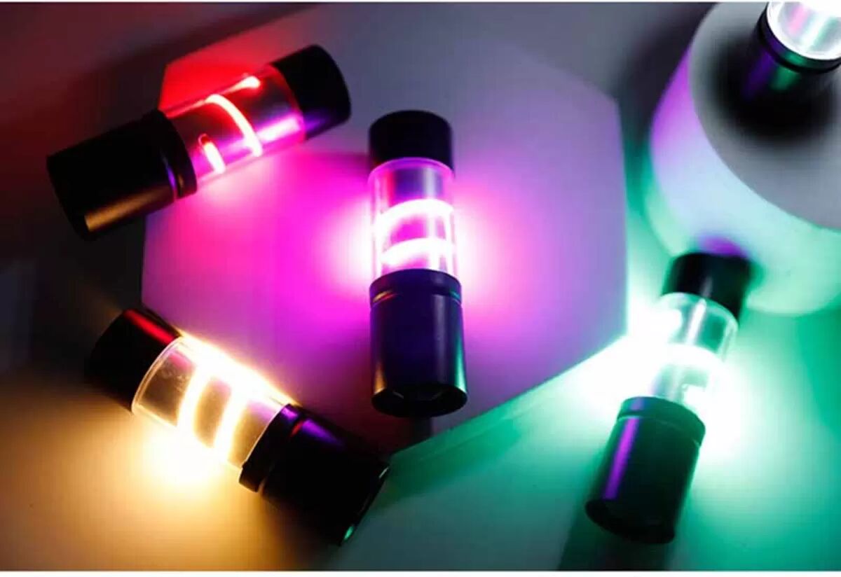 INF Mini LED Taschenlampe: Tragbare, aufladbare Leuchte für Camping & Notfälle Violett