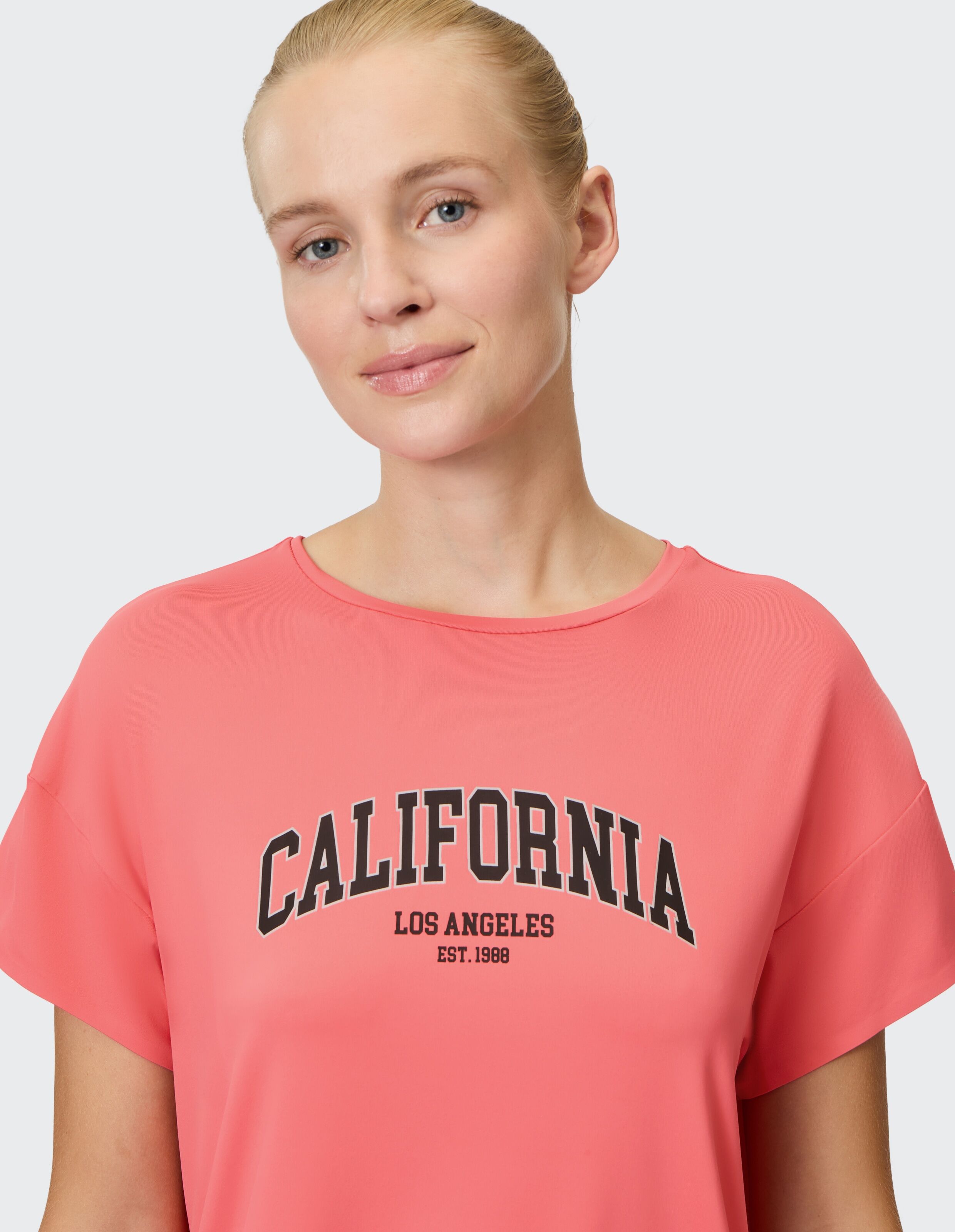 T-Shirt VENICE BEACH "EDANA", Damen, Gr. XXL (46), pink (bitter sweet), Obermaterial: 92% Polyamid, 8% Elasthan, Rundhals, Shirts T-Shirt, mit Rundhalsausschnitt, Kurzarm-Design, weiter Schnitt bitter sweet XXL (46)