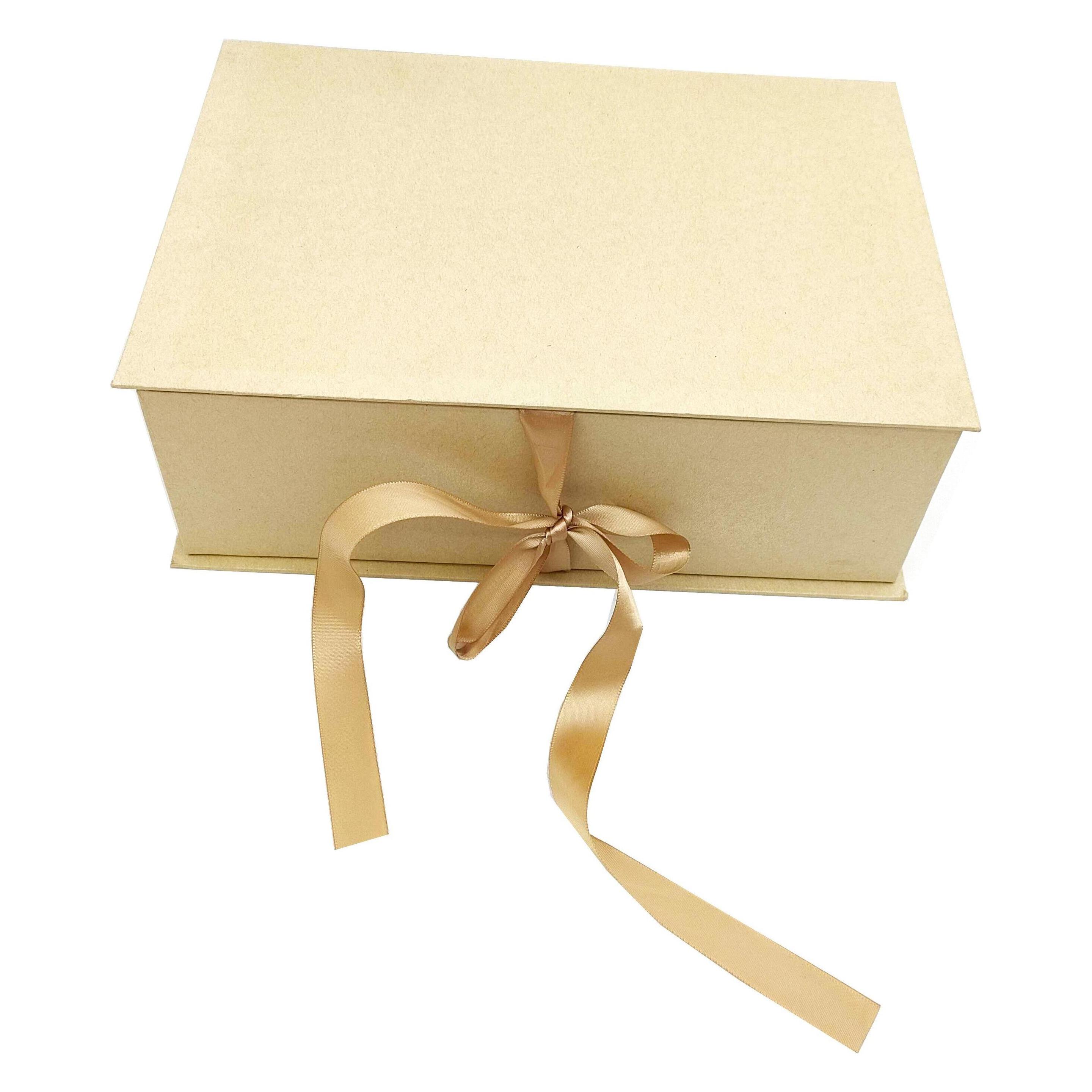 Gift box BOX24R, 17.5 x 24 cm x 8.5 cm (57833230)