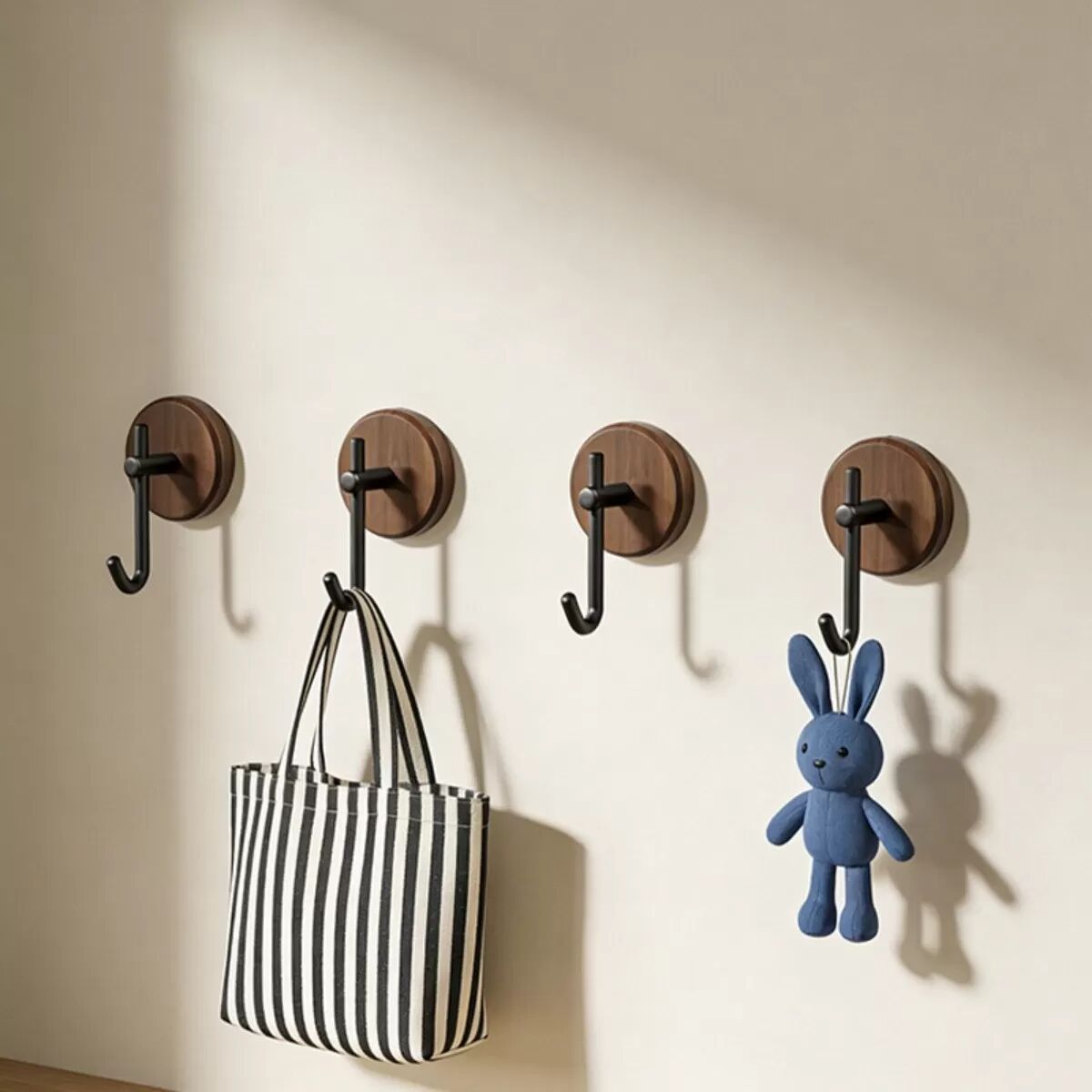 INF Über-Tür-Haken Schwarz 4er-Set – Bohrfreie ABS Garderoben- und Handtuchhaken, 5-10kg Tragkraft