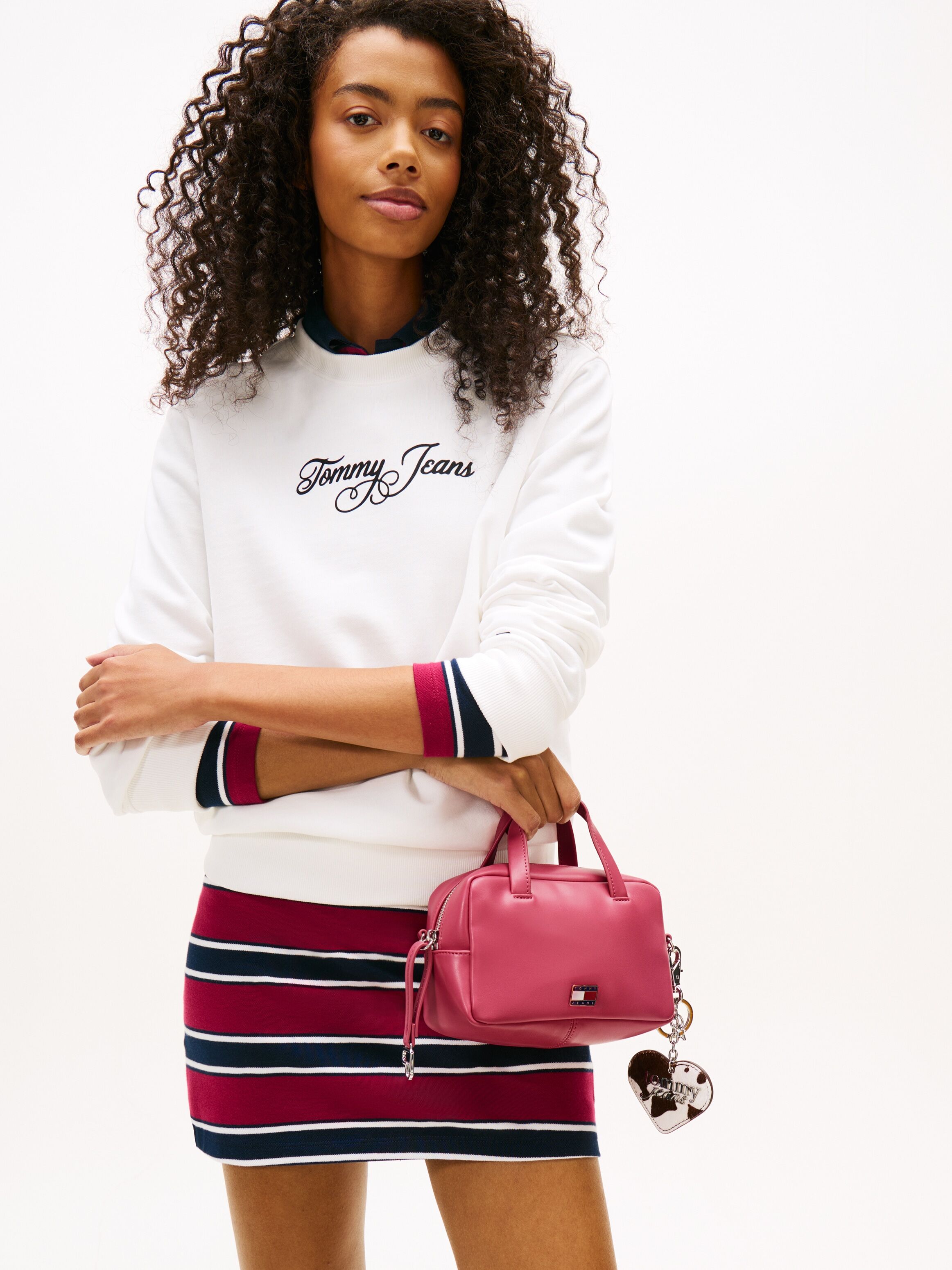 Umhängetasche TOMMY JEANS "TJW CITY TRUNK CROSSOVER", Damen, Gr. B/H/T: 18,5cm x 12cm x 7,5cm, pink, Lederimitat, Taschen Umhängetasche, Damen Tragetasche, Schultertasche mit Herzchen-Applikation pink B/H/T: 18,5cm x 12cm x 7,5cm