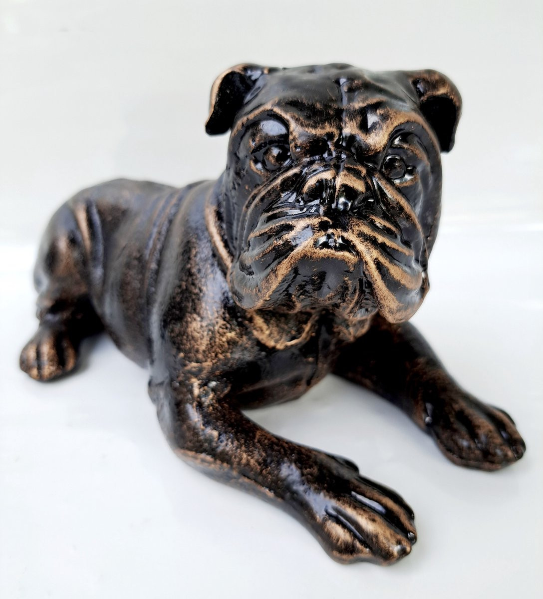 Gietijzeren Staffordshire Terrier decoratie liggend, massief ijzeren hondensculptuur, lengte: 25 cm