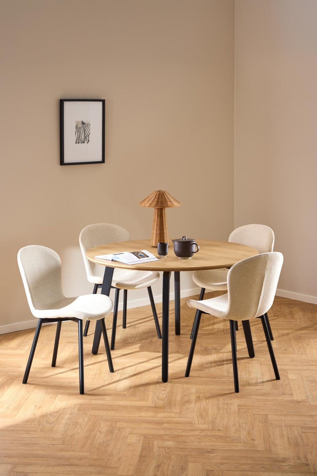 Giga Living Eetkamerset Harvey Eiken Apia Beige met tafel en stoelen Ø120 cm