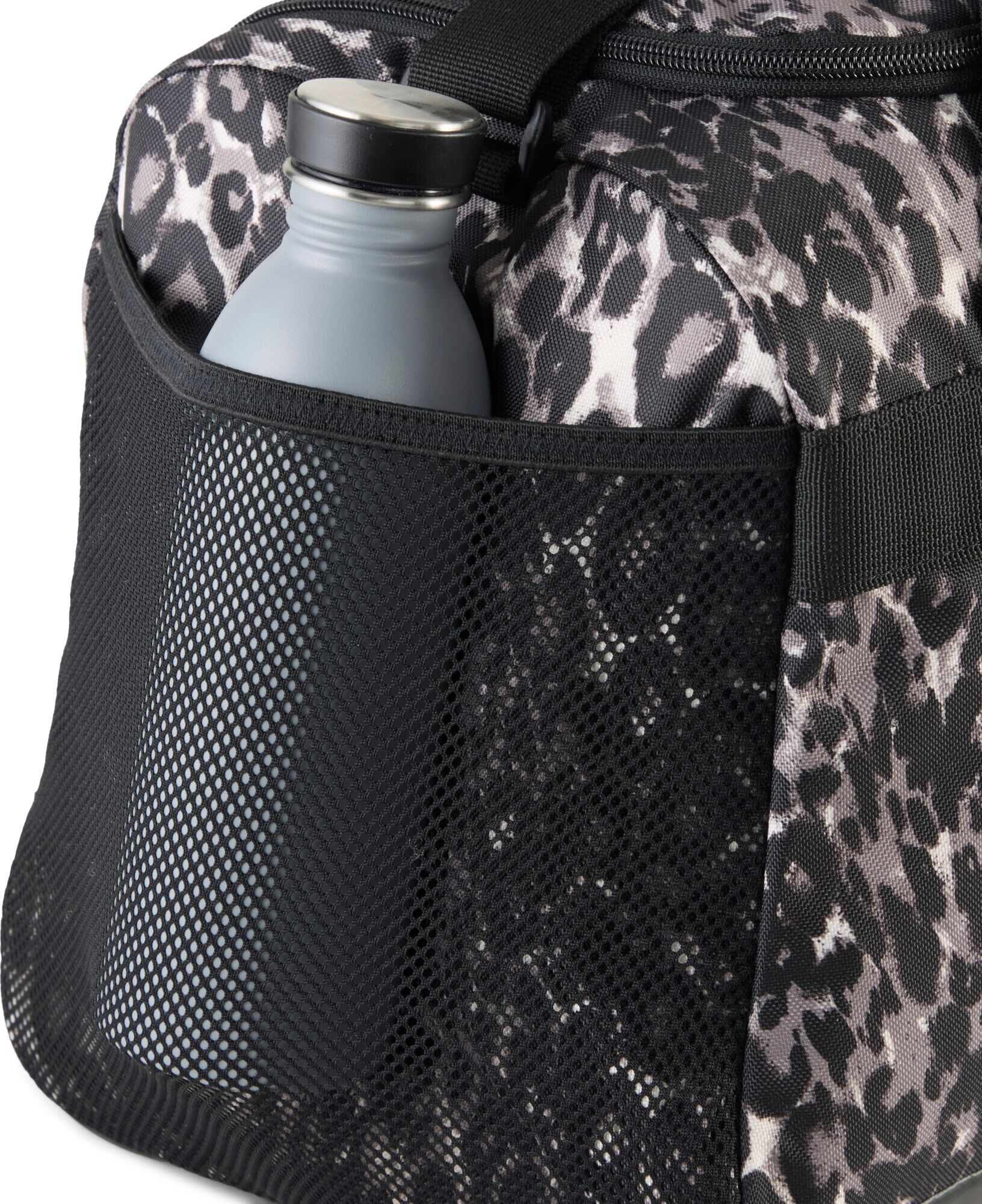 Sporttasche PUMA "CHALLENGER AOP SMALL SPORTS BAG", Damen, grau (mouse gray, buttercream, leopard aop), Netz, Obermaterial: 100% Polyester, gemustert, Taschen Sporttasche, Sporttasche, mit mehreren Fächern, verstellbarer Schulterriemen