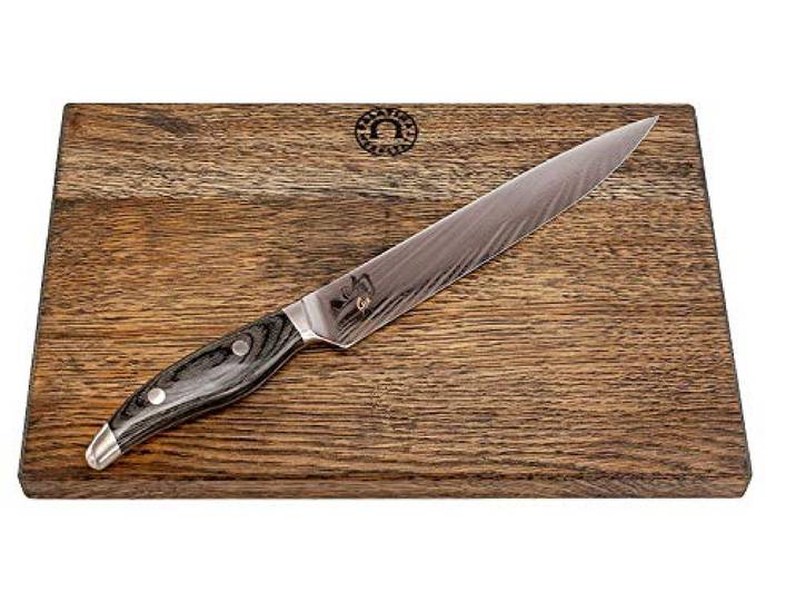 Kai Shun Nagare Set NDC-0704, ultrascharfes Schinkenmesser 23 cm Klinge aus 72 Lagen Damaststahl + massives Schneidebrett aus altem Fassholz, 35x25 cm (Eiche) VK: 404,- €