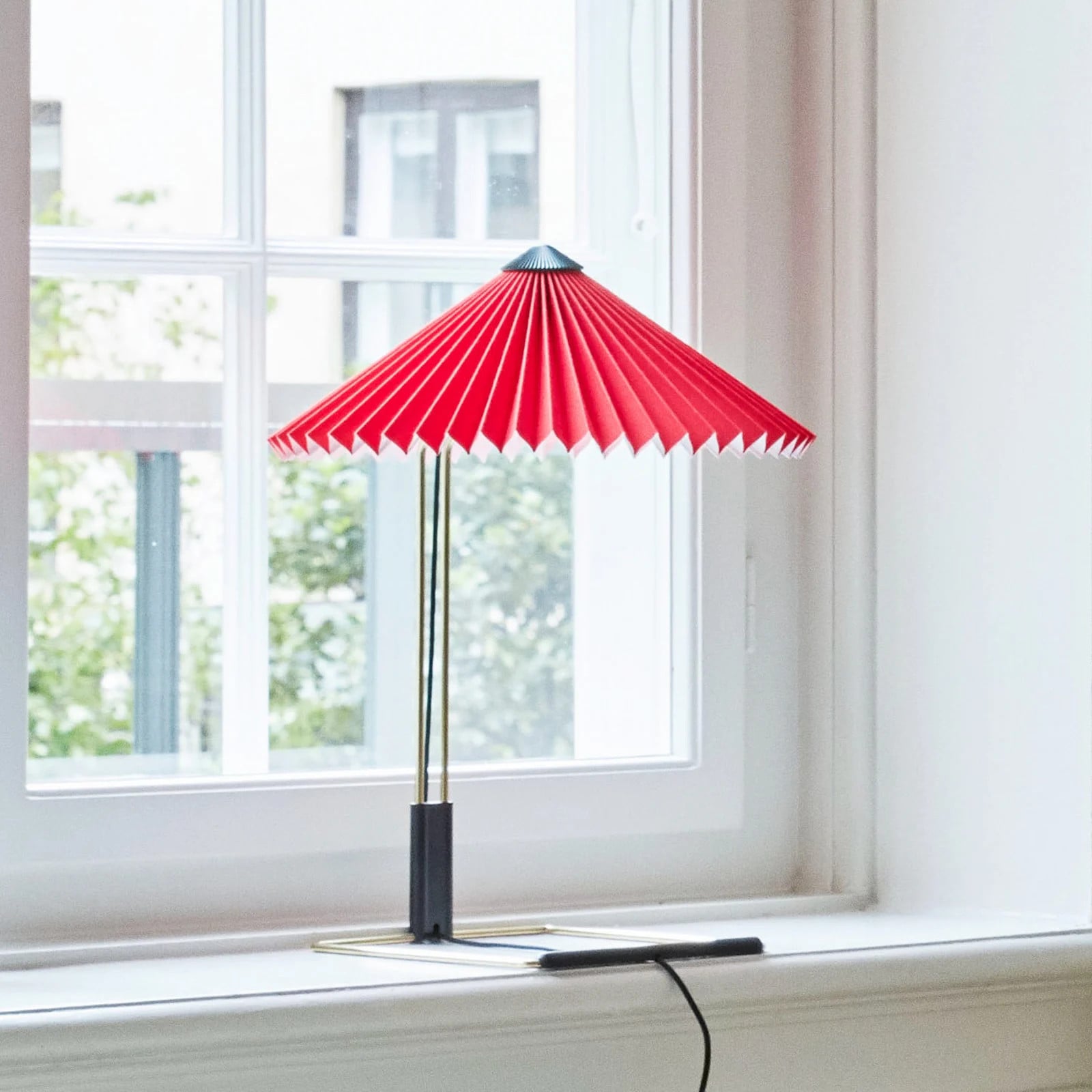 HAY Matin 300 LED tafellamp - Rood/Messing - Hoogte: 38 cm