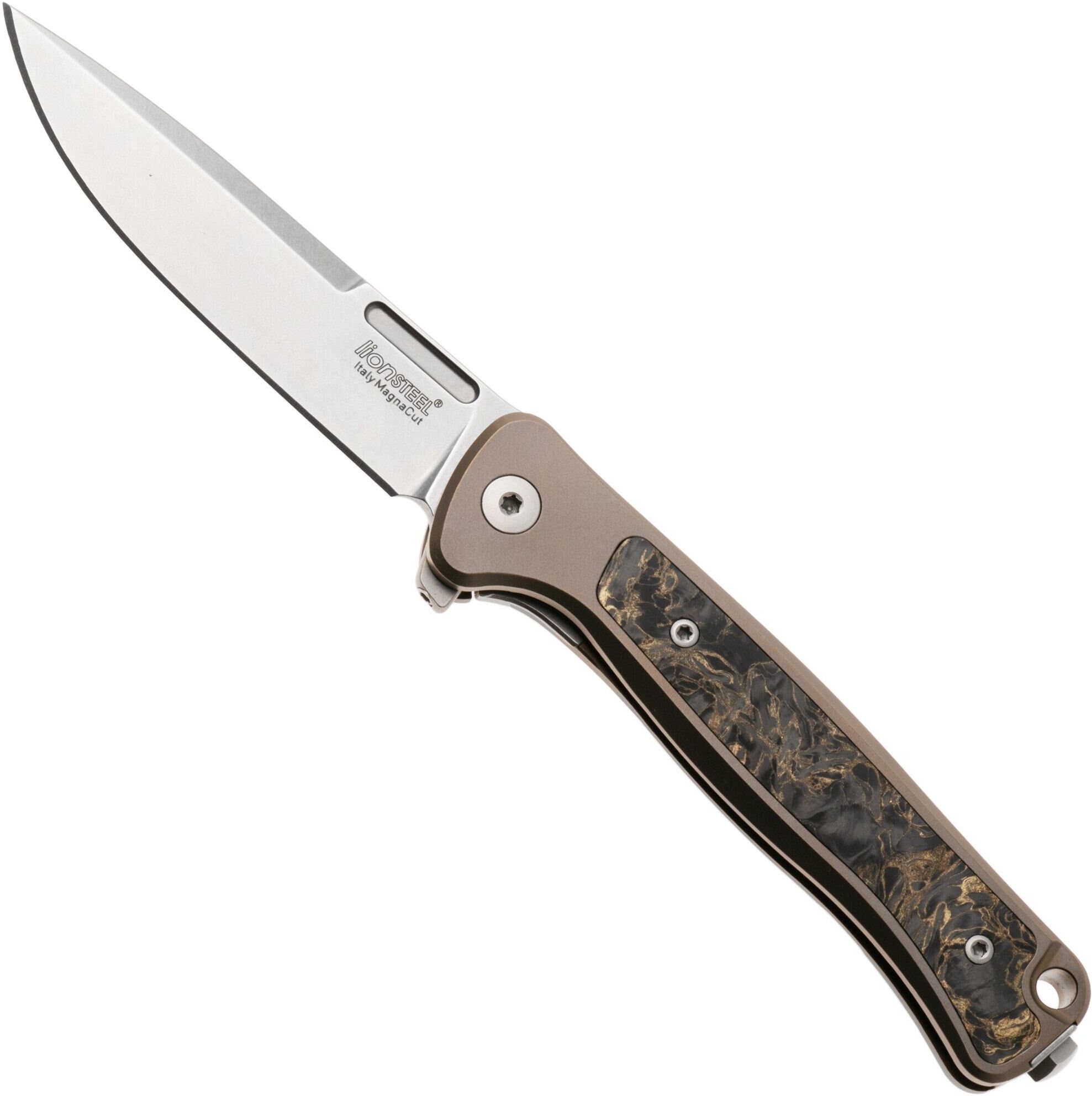 Lionsteel Emmet EM01 BR Stonewashed MagnaCut, Bronze Titanium Gold Carbon Fibre Inlay, coltellino tascabile, design di Molletta
